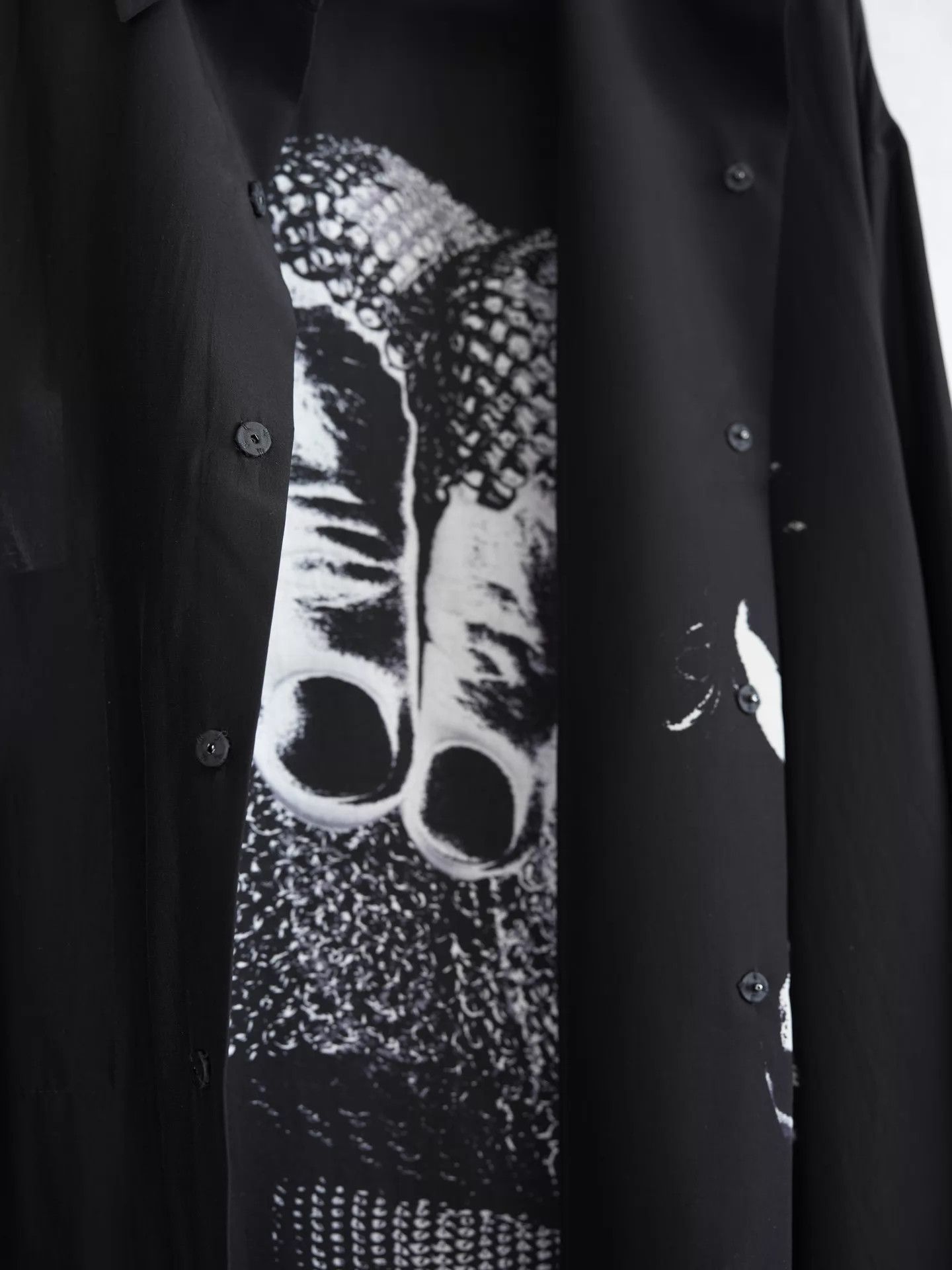Yohji Yamamoto Yohji Yamamoto 21AW Silk Shirt w/ Maille Glove Print Size US M / EU 48-50 / 2 - 4 Thumbnail