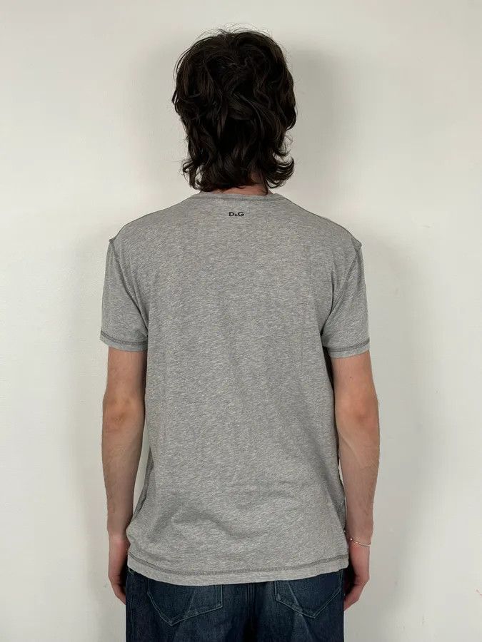 Dolce & Gabbana 2000s Dolce & Gabbana Grey Sunbathing Poolside T-Shirt Size US M / EU 48-50 / 2 - 2 Thumbnail