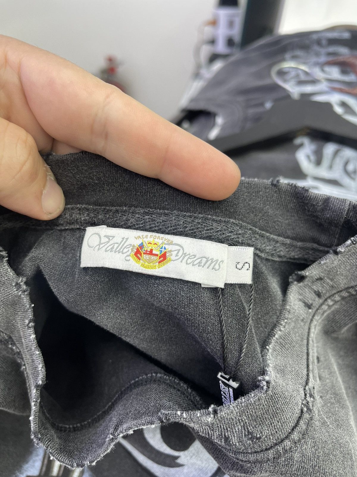 Vale Vale lives tee (black) Size US S / EU 44-46 / 1 - 3 Thumbnail