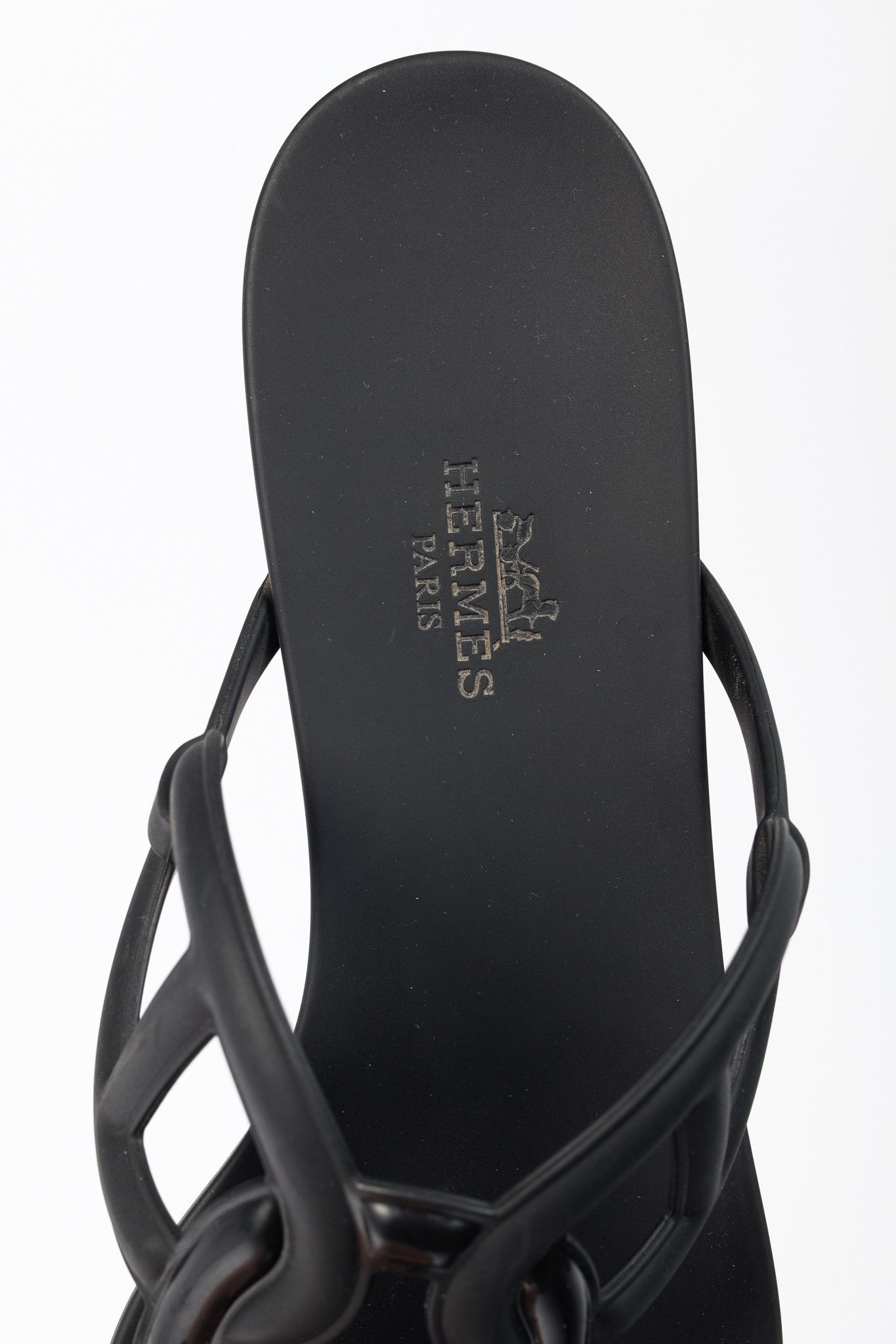 Hermes Hermes Egerie Noir Rubber Chaine d'Ancre Thong Sandals Size US 8.5 / IT 38.5 - 9 Thumbnail