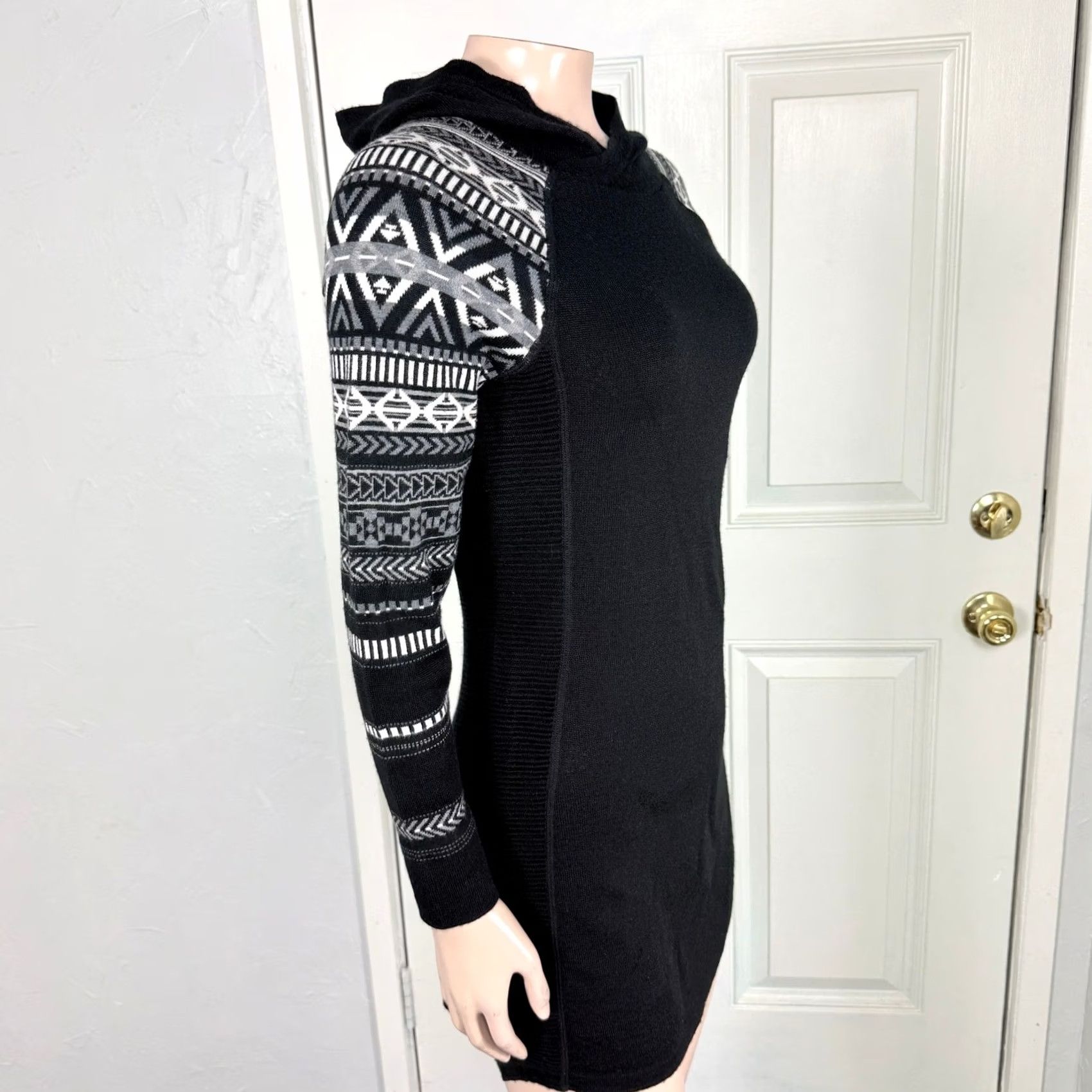 Vintage Krimson & Klover Dress Shift L/S Knit Merino Wool Winter Black 100% Wool Geometric Crew Neck Knee Length 45 Bust 42 Waist Womens Regular S FF29 Size S / US 4 / IT 40 - 4 Thumbnail