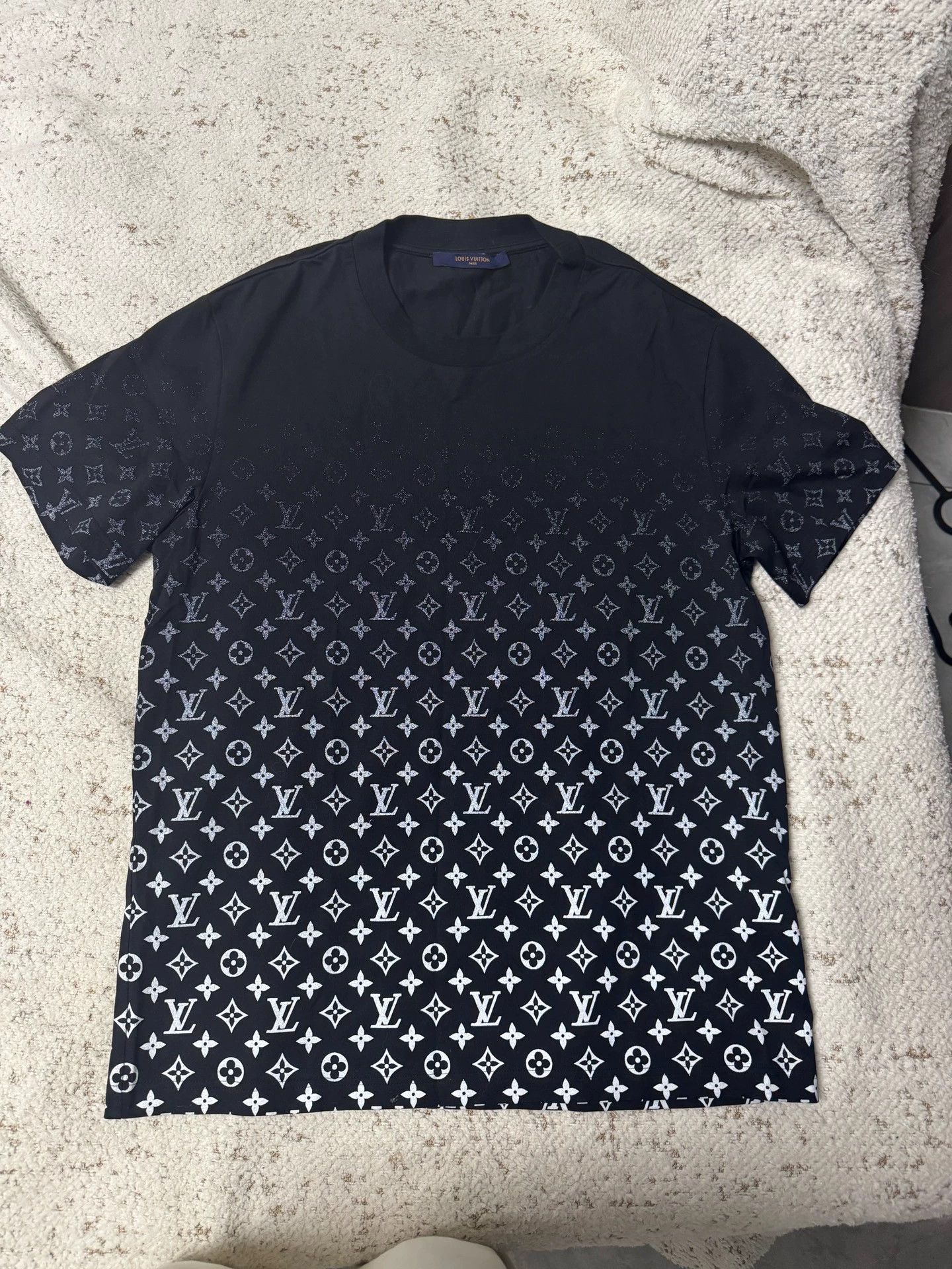 Louis Vuitton LV Gradient Short Sleeve Tee Authentic New Without Tags Size US L / EU 52-54 / 3 - 1 Thumbnail