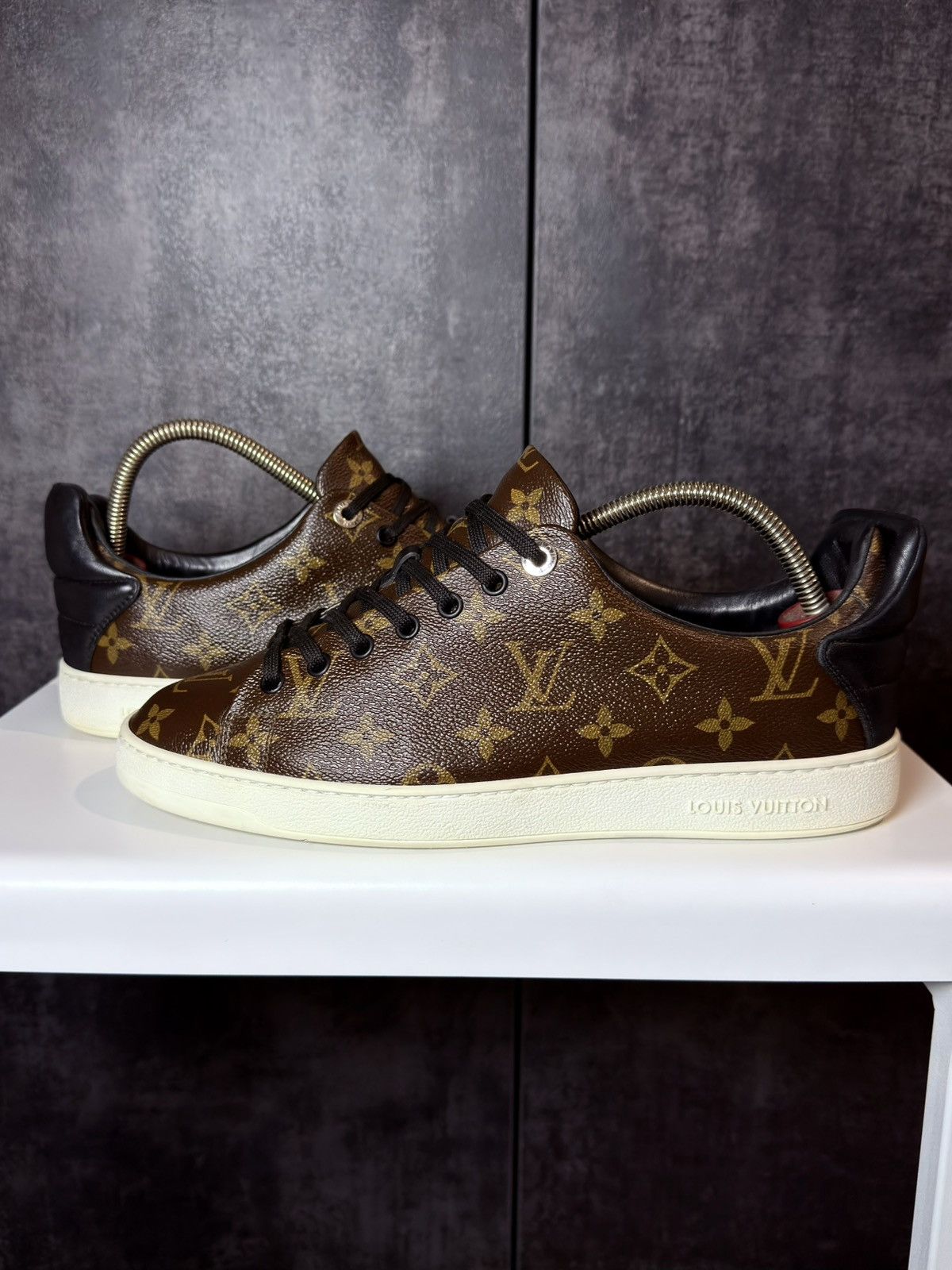 Louis Vuitton Rare Louis Vuitton Frontrow Low Top Sneakers Luxury Size US 9.5 / EU 42-43 - 4 Thumbnail