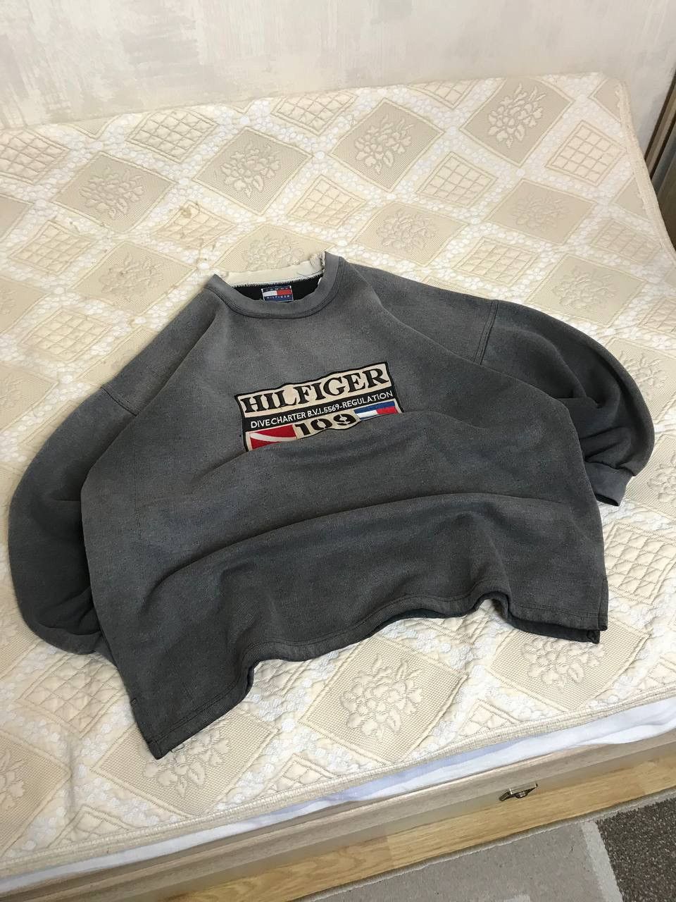 Tommy Hilfiger 🔥 TOMMY HILFIGER 90S VINTAGE CENTER LOGO OVERSIZE SWEATSHIRT Size US XL / EU 56 / 4 - 6 Thumbnail