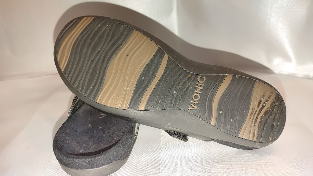 Vionic Vionic Joan Slip Ons Size 7 Size US 7 / IT 37 - 8 Thumbnail