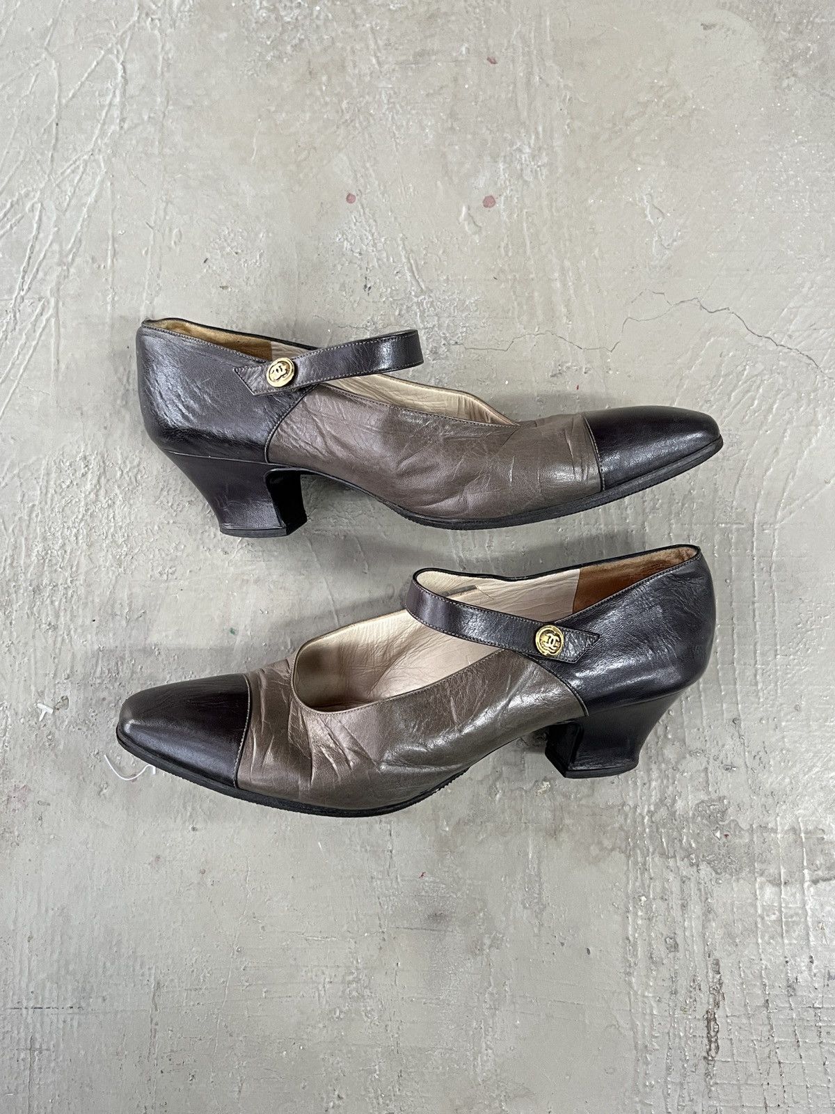 Vintage 1980's Authentic CHANEL Genuine Leather Mary Jane Pump Heels Size US 8.5 / IT 38.5 - 4 Thumbnail