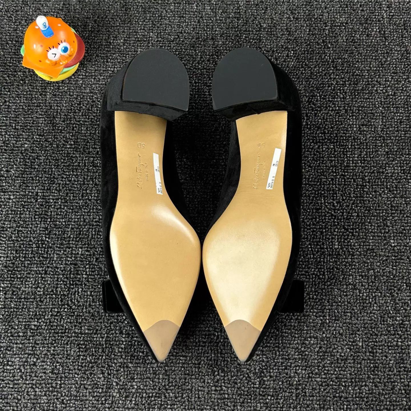 Salvatore Ferragamo Ferragamo Women's Black Bow Block Heel Pump 35 Size US 4.5 / IT 34.5 - 6 Thumbnail