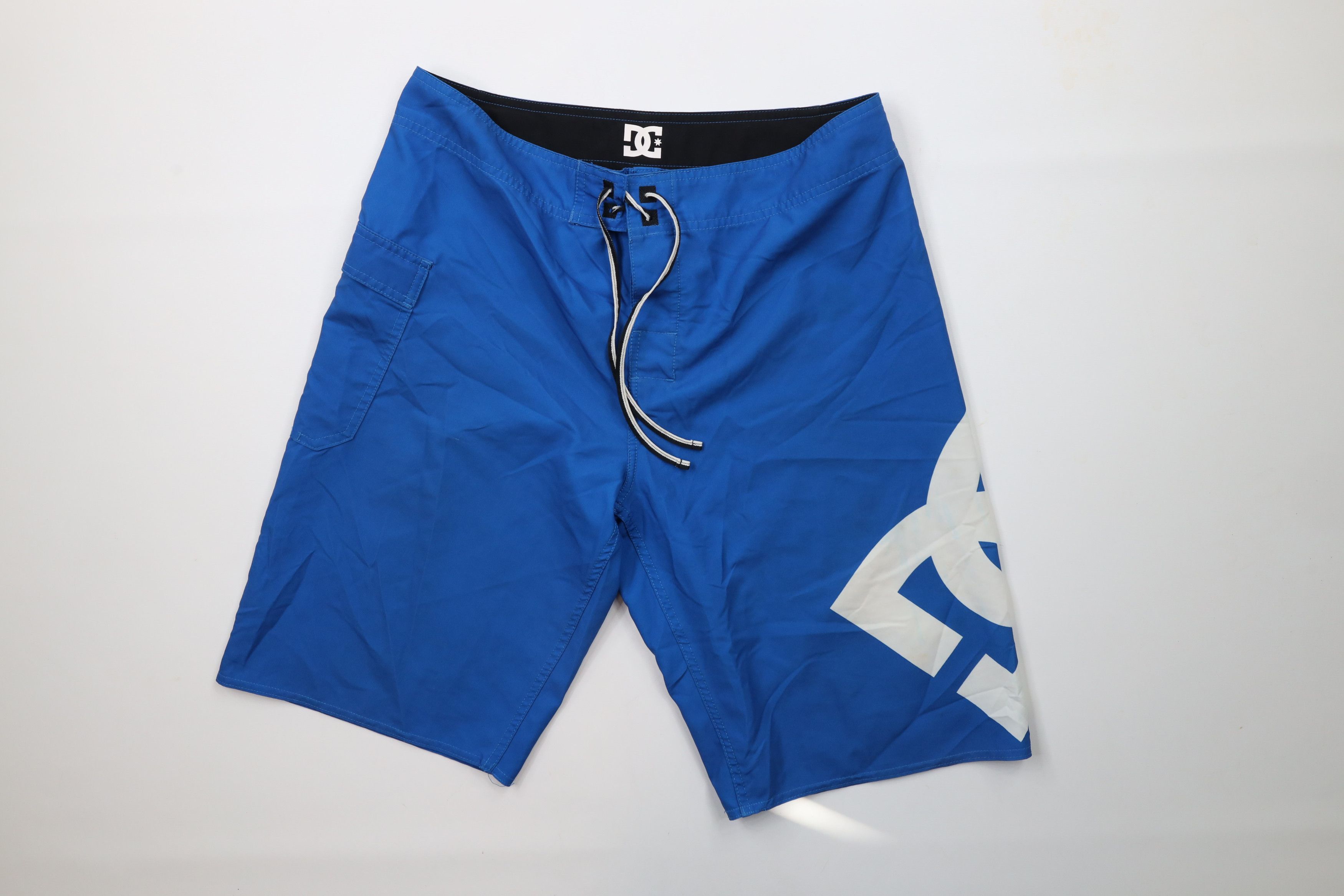 Vintage Vintage DC Shoes Big Logo Skateboarding Board Shorts Blue Size US 32 / EU 48 - 2 Thumbnail