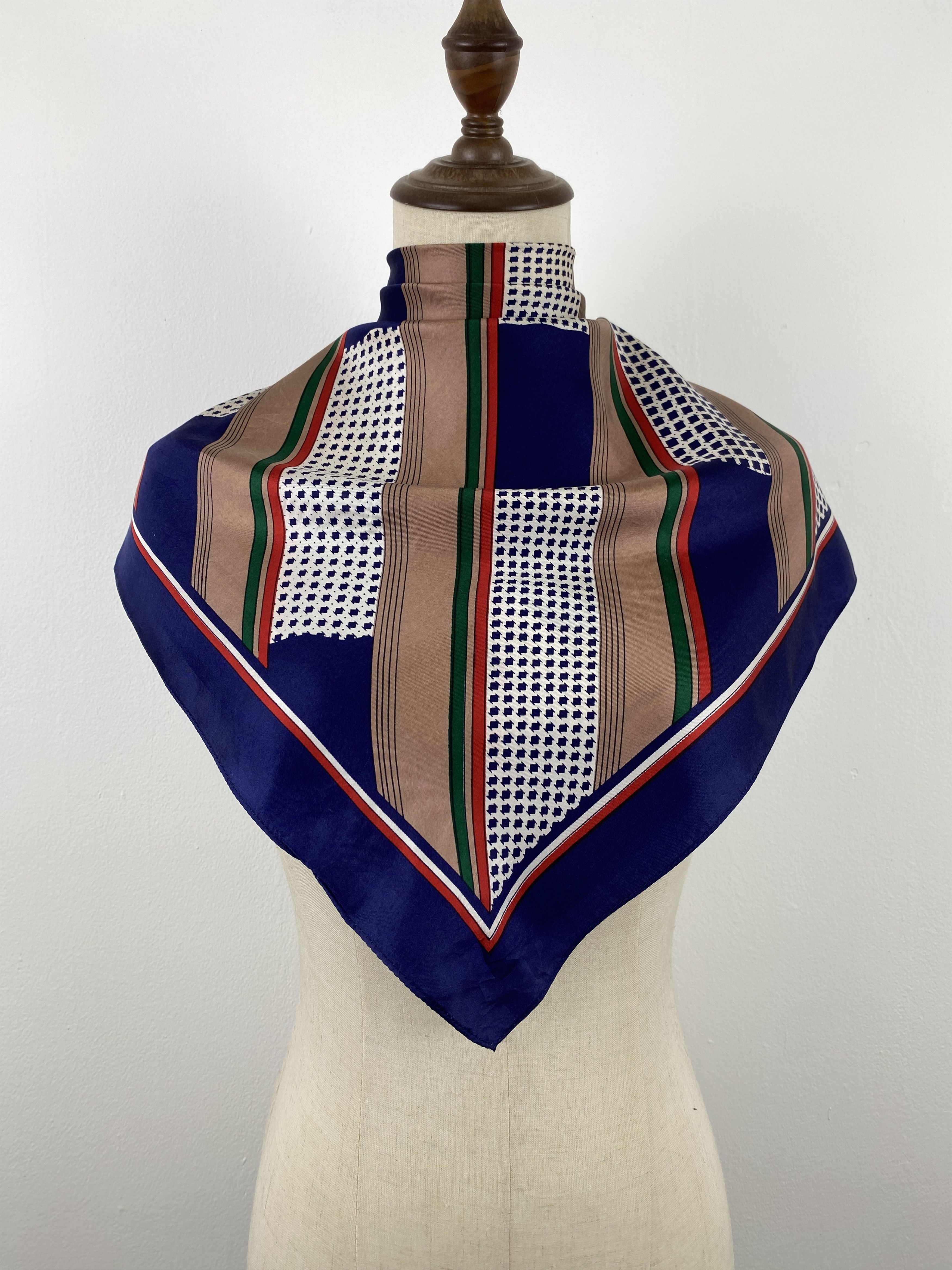 Japanese Brand Vintage Japanese Brand Silk Scarf SN0170 Size ONE SIZE - 2 Thumbnail
