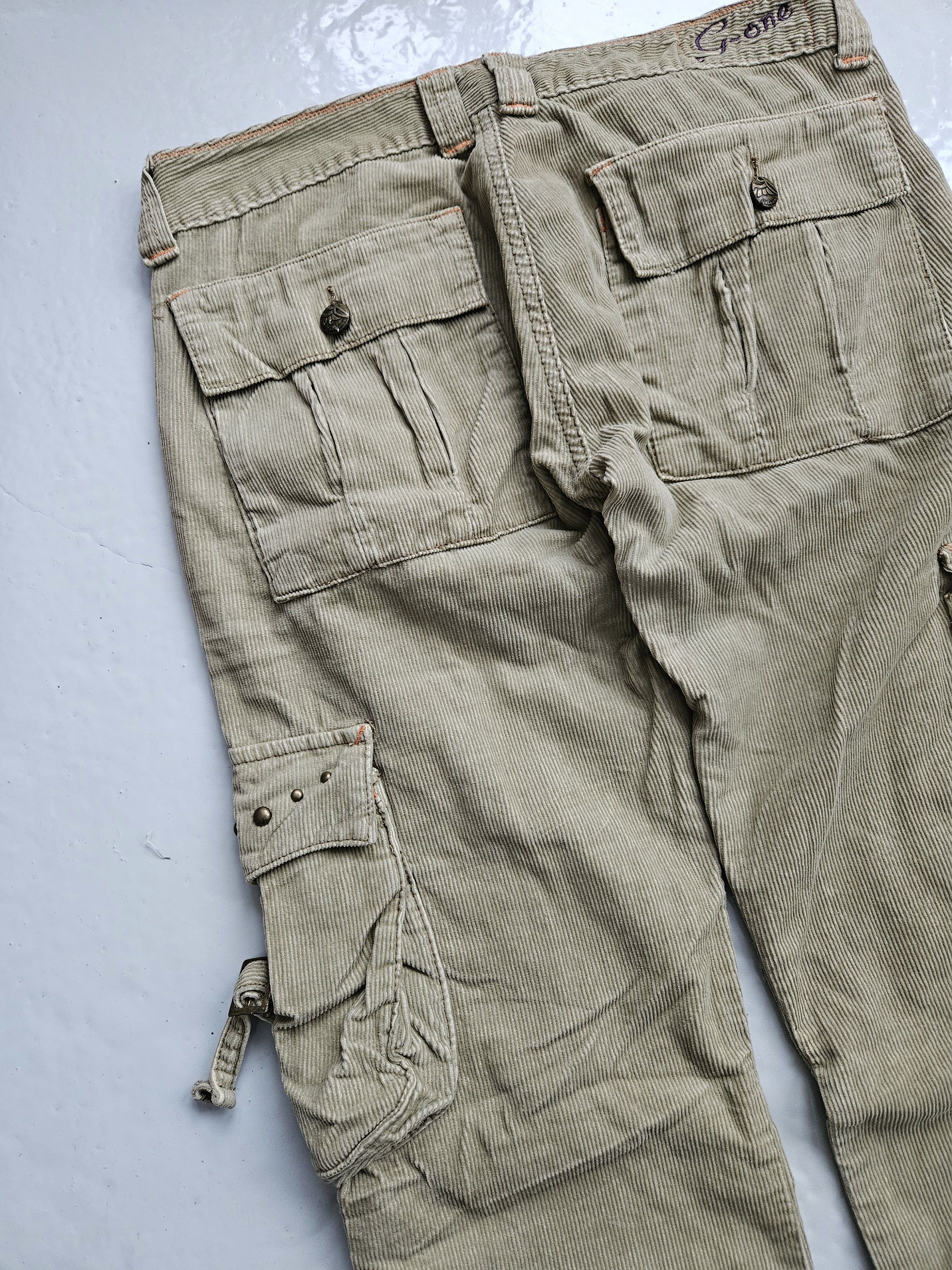 Vintage Vintage y2k corduroy studded bondage cargo flared pants Size 30" / US 8 / IT 44 - 8 Thumbnail