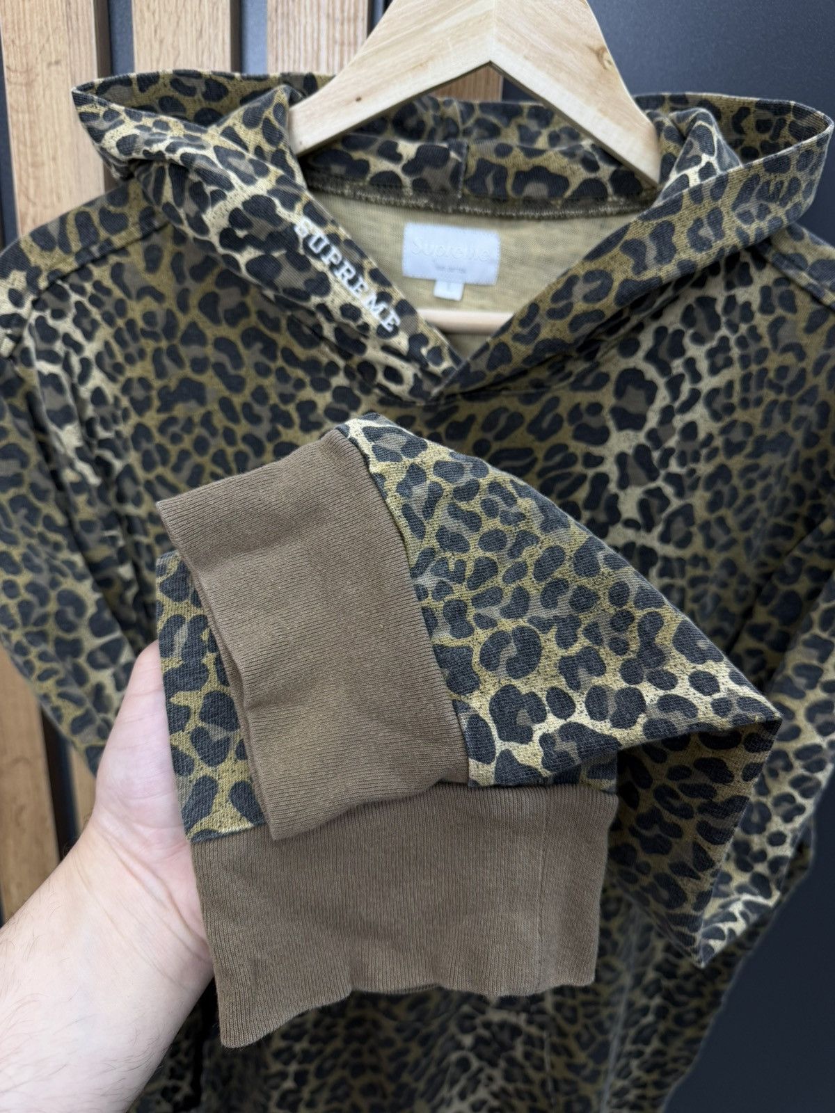 Supreme Supreme Leopard Print Hoodie Pullover Size L Size US L / EU 52-54 / 3 - 9 Thumbnail