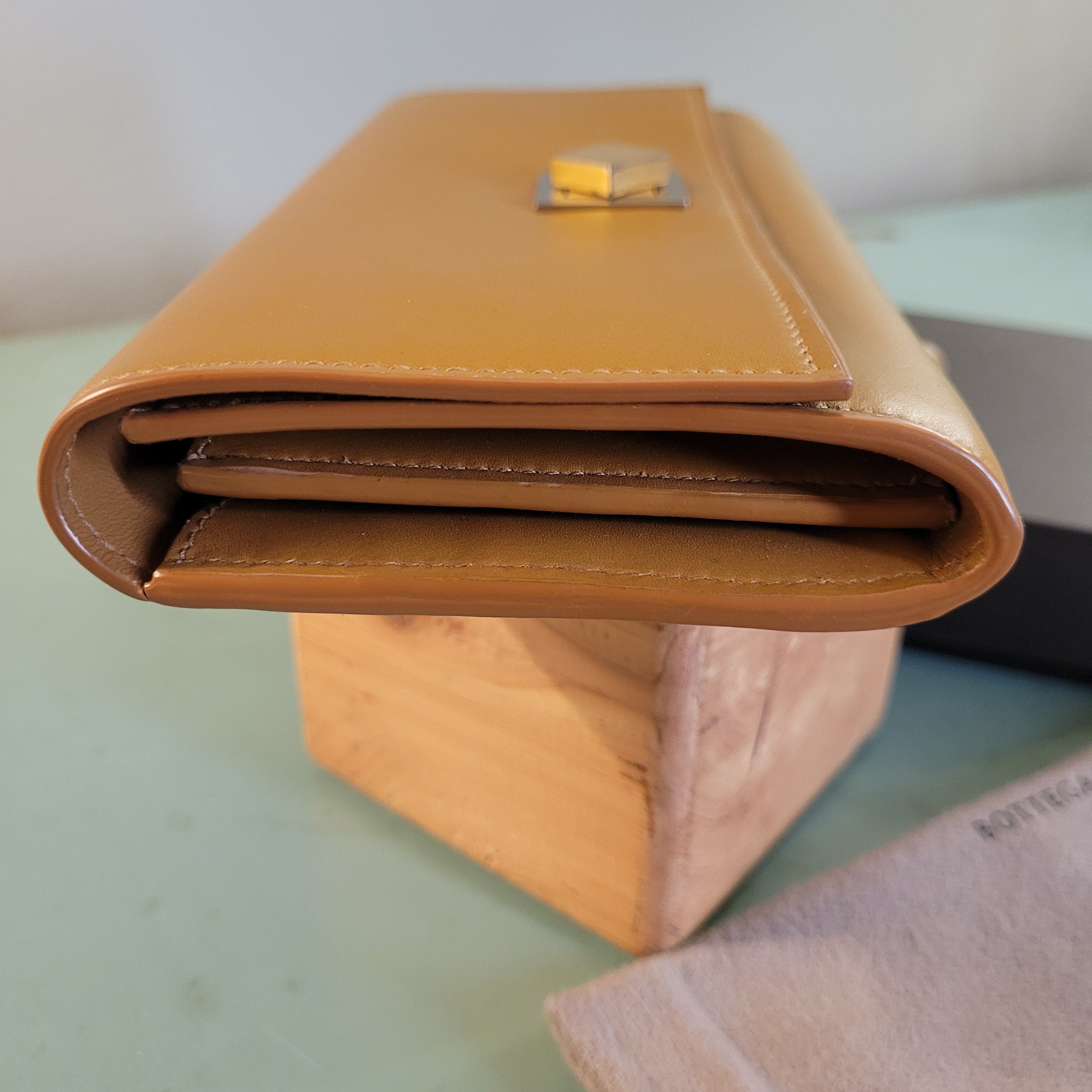 Bottega Veneta French Calfskin Continental Wallet Camel Turn Lock Size ONE SIZE - 3 Thumbnail