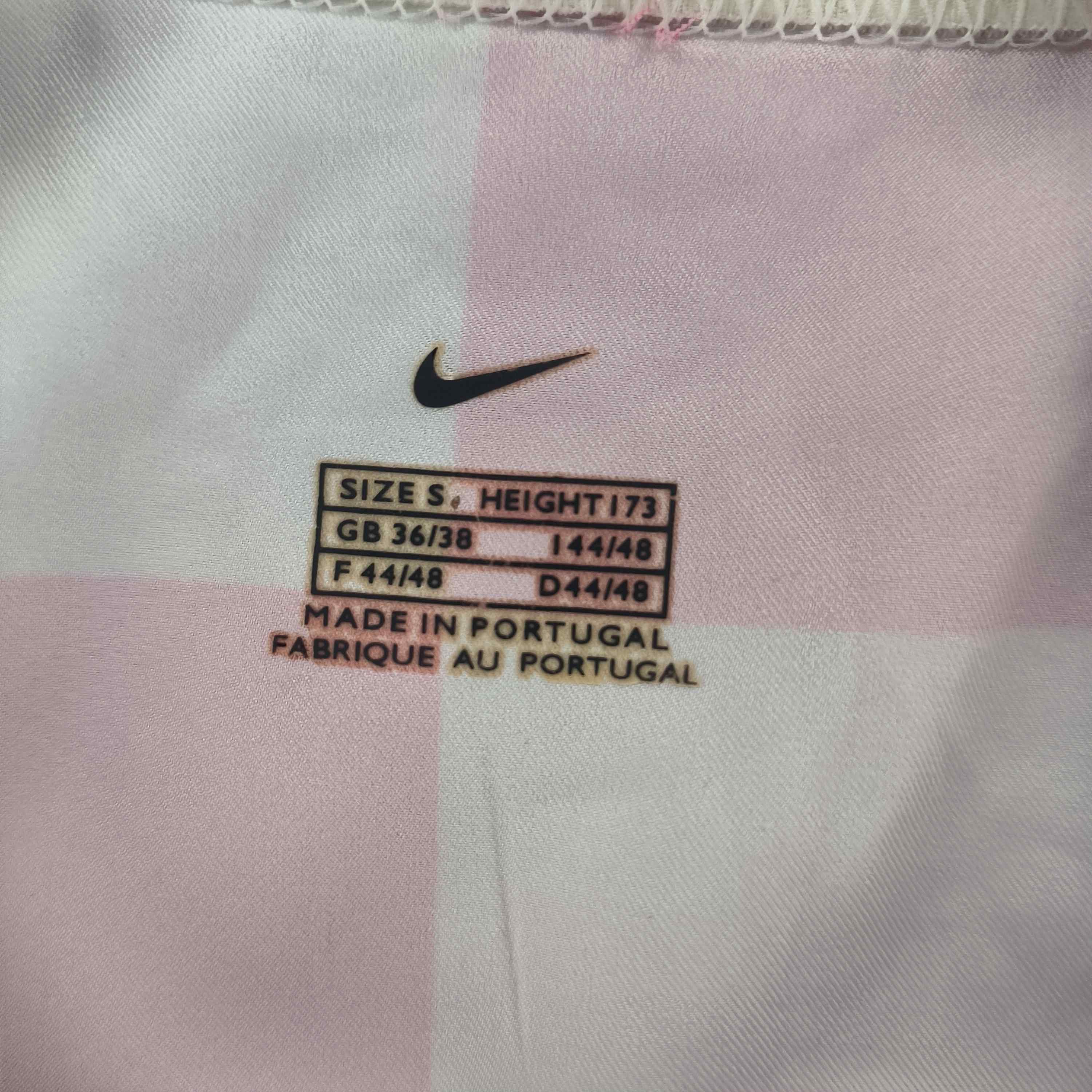 Nike Croatia 2002-04 Nike home football jersey shirt size S Size US S / EU 44-46 / 1 - 4 Thumbnail