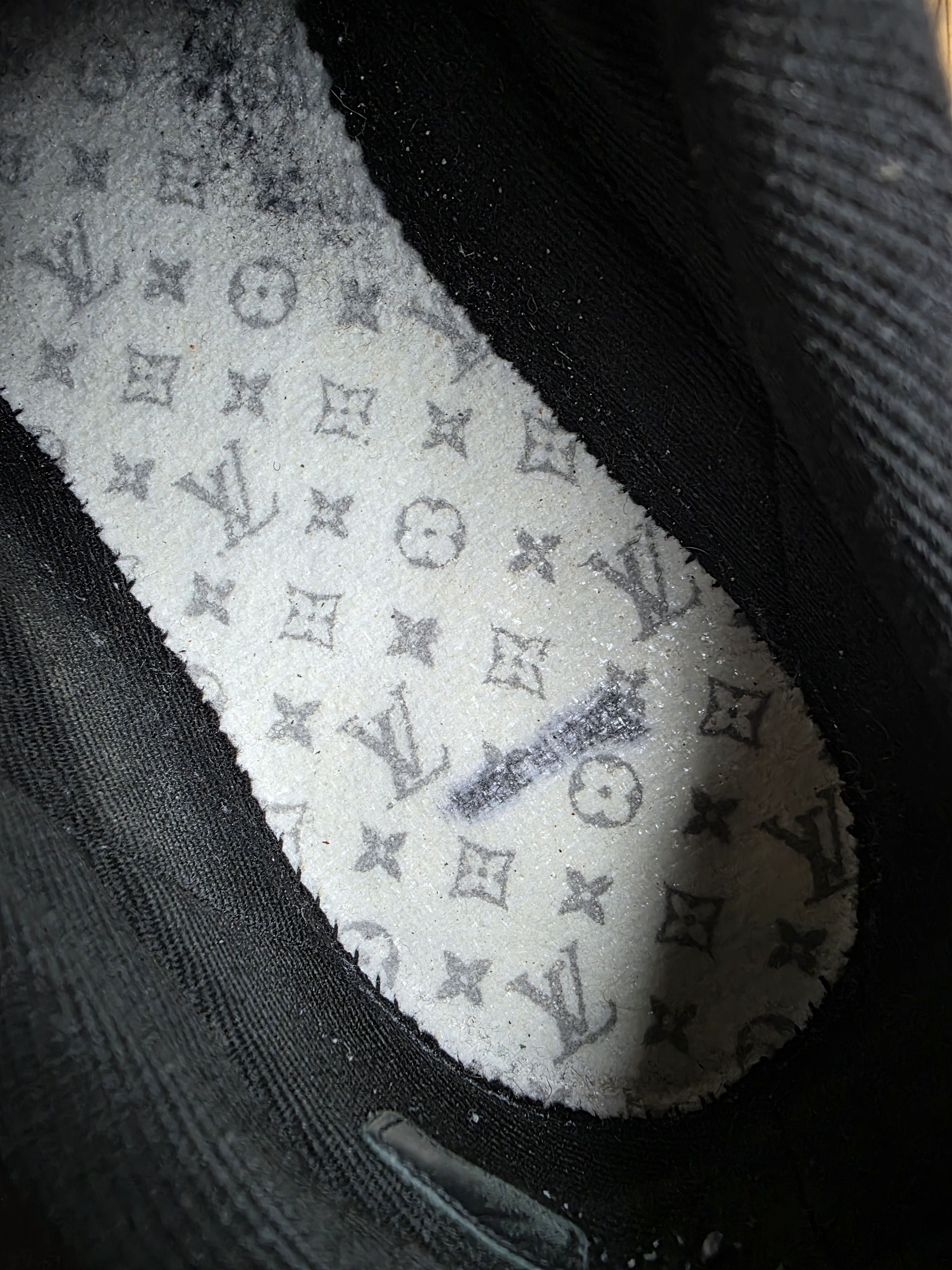 Louis Vuitton LOUIS VUITTON V.N.R KNIT SNEAKERS Size US 10 / EU 43 - 9 Thumbnail