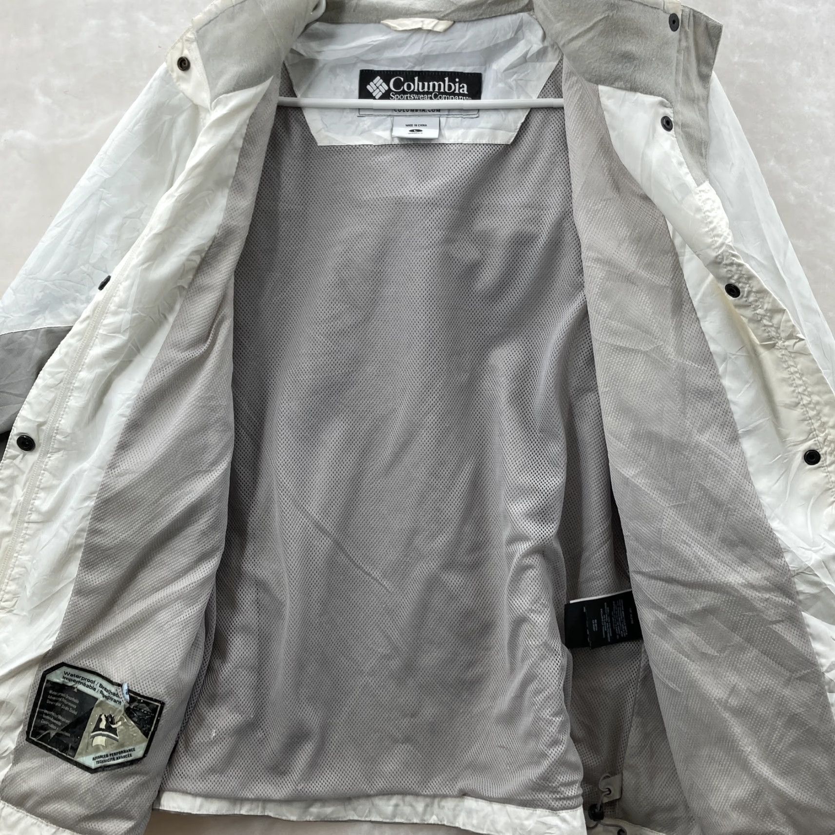 Vintage Columbia Women's Windbreaker Jacket Large White Gray Snap Hooded Outdoor Size L / US 10 / IT 46 - 6 Thumbnail