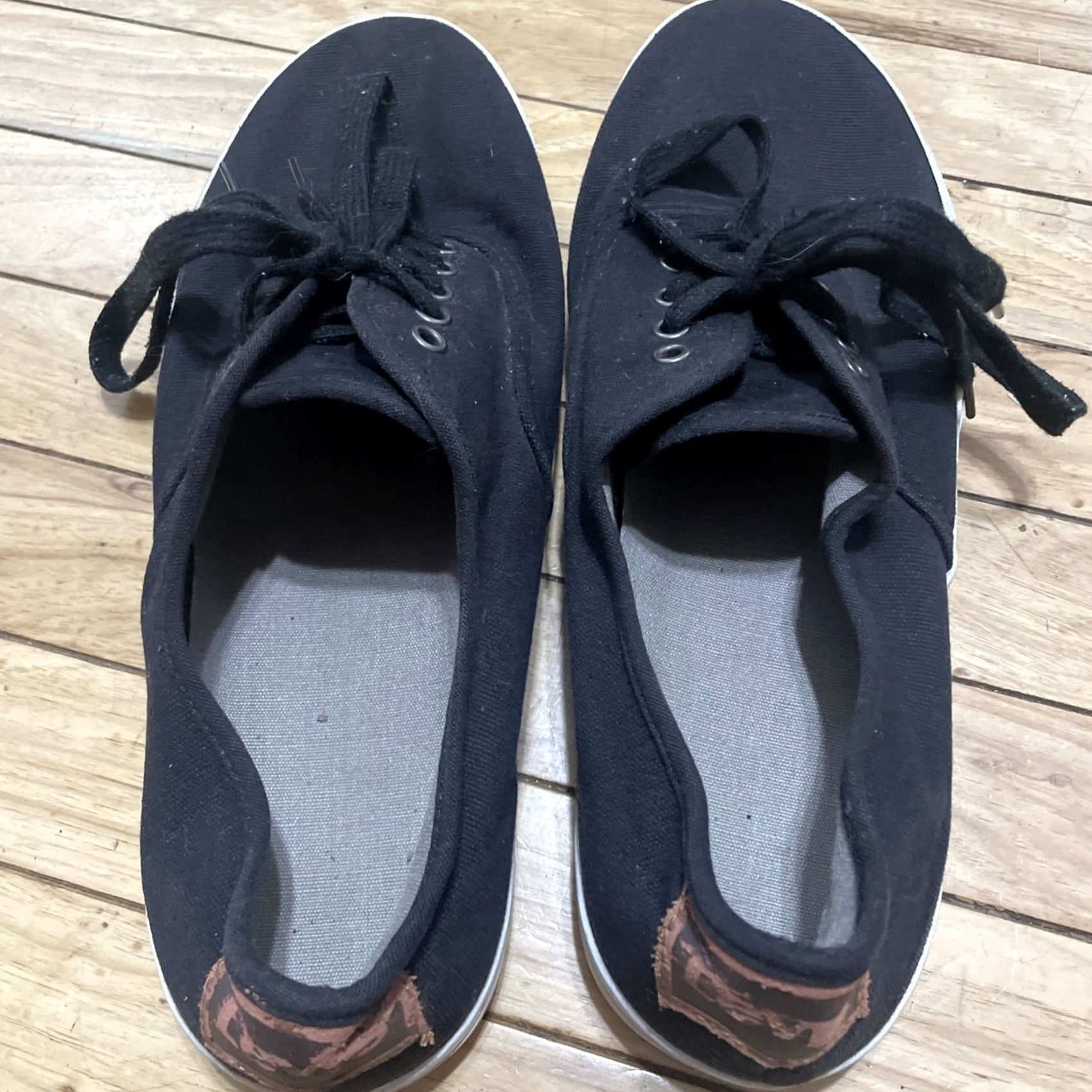 Levi's Levi's Mens Black Low Top Fashion Sneakers Lace Up Casual Shoes Size 13 Black Sneakers Men’s 13 Levi's Low-Top Shoe Size US L / EU 52-54 / 3 - 3 Thumbnail