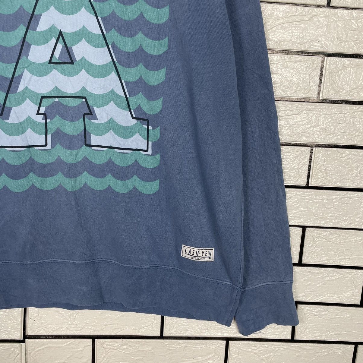 Uniqlo Uniqlo x Almond Surfboard Crewneck Sweatshirt Size US L / EU 52-54 / 3 - 4 Thumbnail