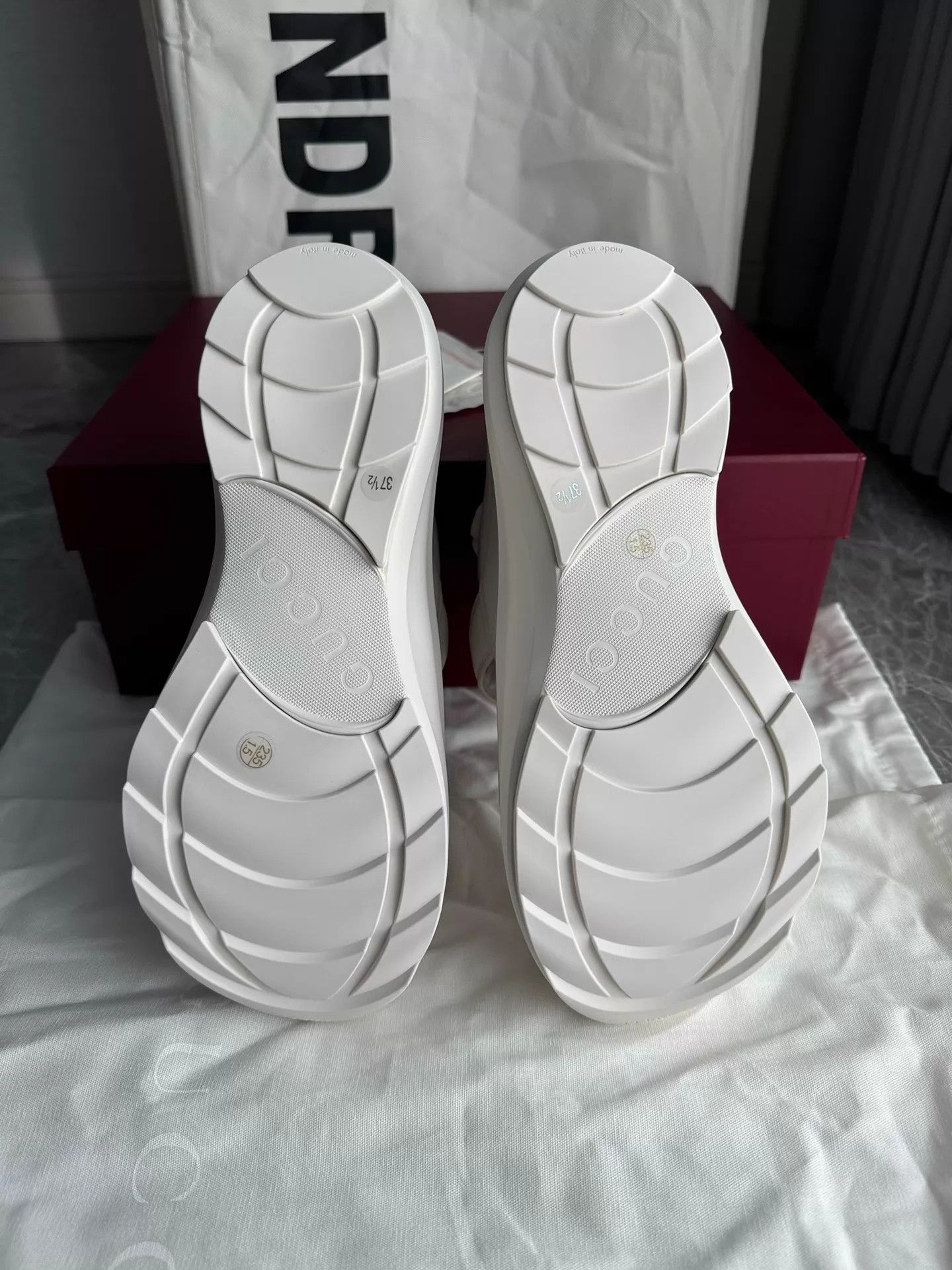 Gucci Gucci Platform Velcro Dad Sneaker White 37.5 Size US 7 / IT 37 - 5 Thumbnail