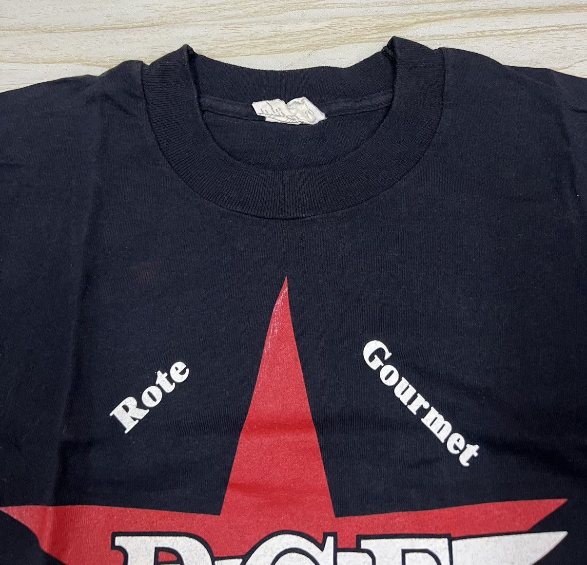 Vintage Vintage Rote Gourmet Fraktion RGF Punk Rock Catering Tee Size US M / EU 48-50 / 2 - 4 Thumbnail