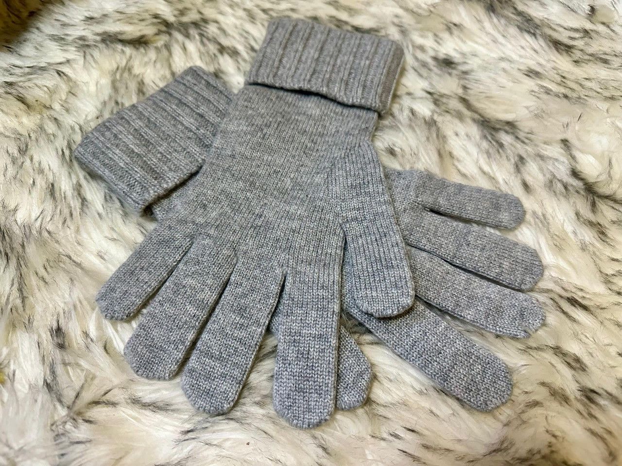 Louis Vuitton Authentic Louis Vuitton Neo Petite Damier Cashmere Glove Size ONE SIZE - 2 Thumbnail