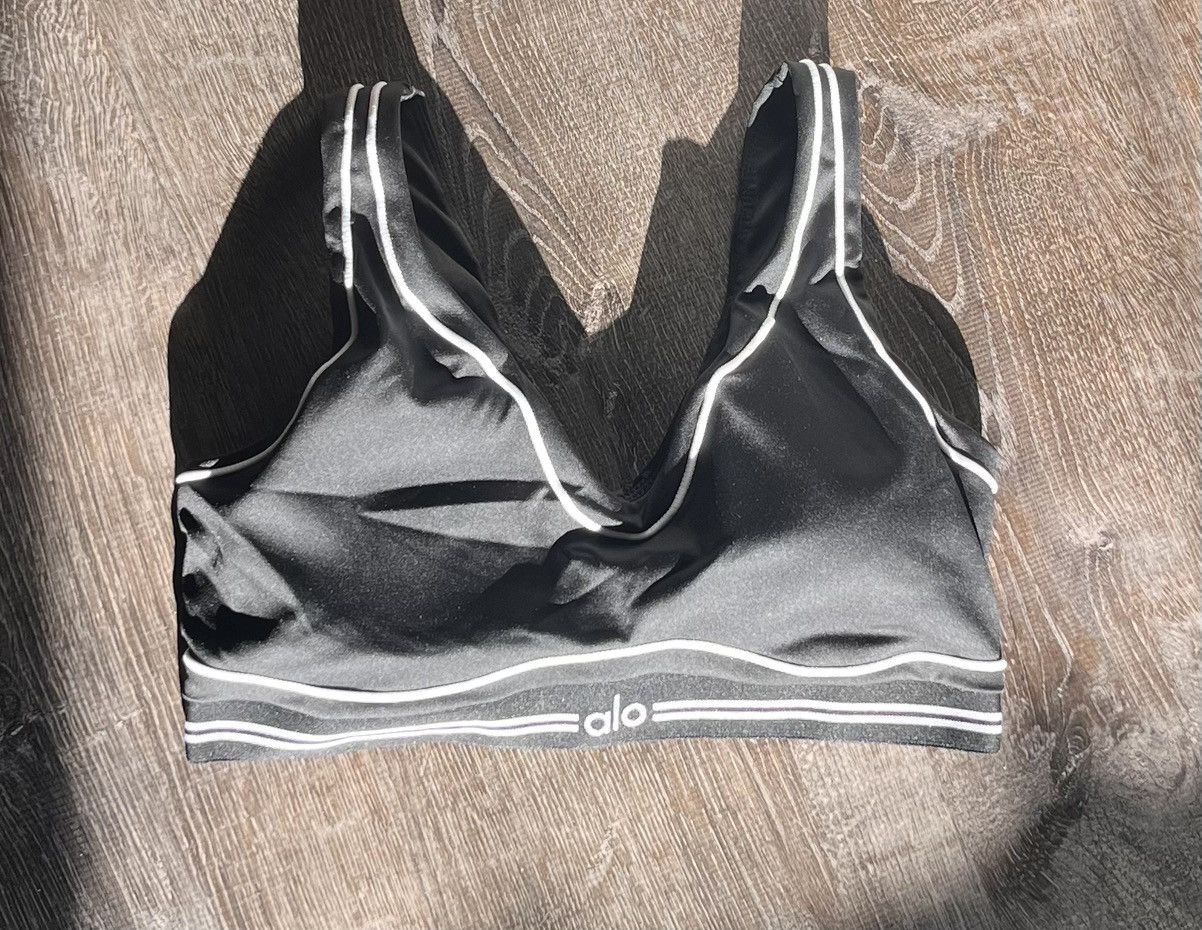 Alo Yoga Alo Black & White Sports Bra (Medium But Fits Like A Small) Size S / US 4 / IT 40 - 1 Preview