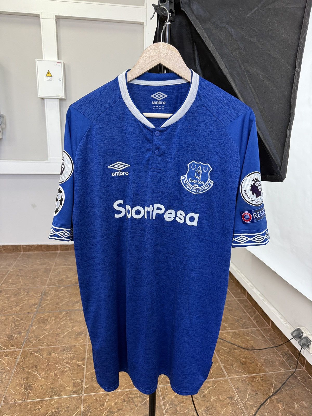 Umbro 🏴󠁧󠁢󠁥󠁮󠁧󠁿 2018 Umbro Everton Premier League Home Soccer Jersey Rare Size US XXL / EU 58 / 5 - 1 Thumbnail