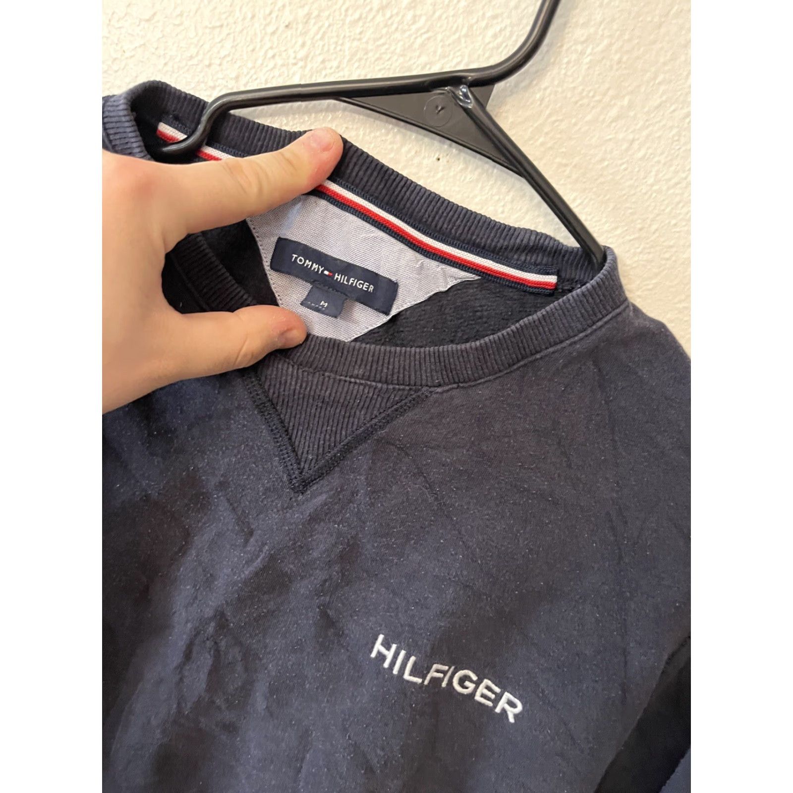 Tommy Hilfiger VINTAGE Tommy Hilfiger Sweatshirt Mens Size Medium Blue Crewneck Pullover Crew Neck Blue Sweatshirt Mens M Tommy Hilfiger 90s Event/Brand Size US M / EU 48-50 / 2 - 3 Thumbnail