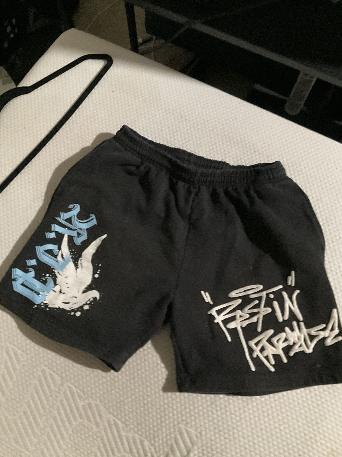 Revenge Revenge Annuel Shorts RIP Size US 30 / EU 46 - 1 Thumbnail