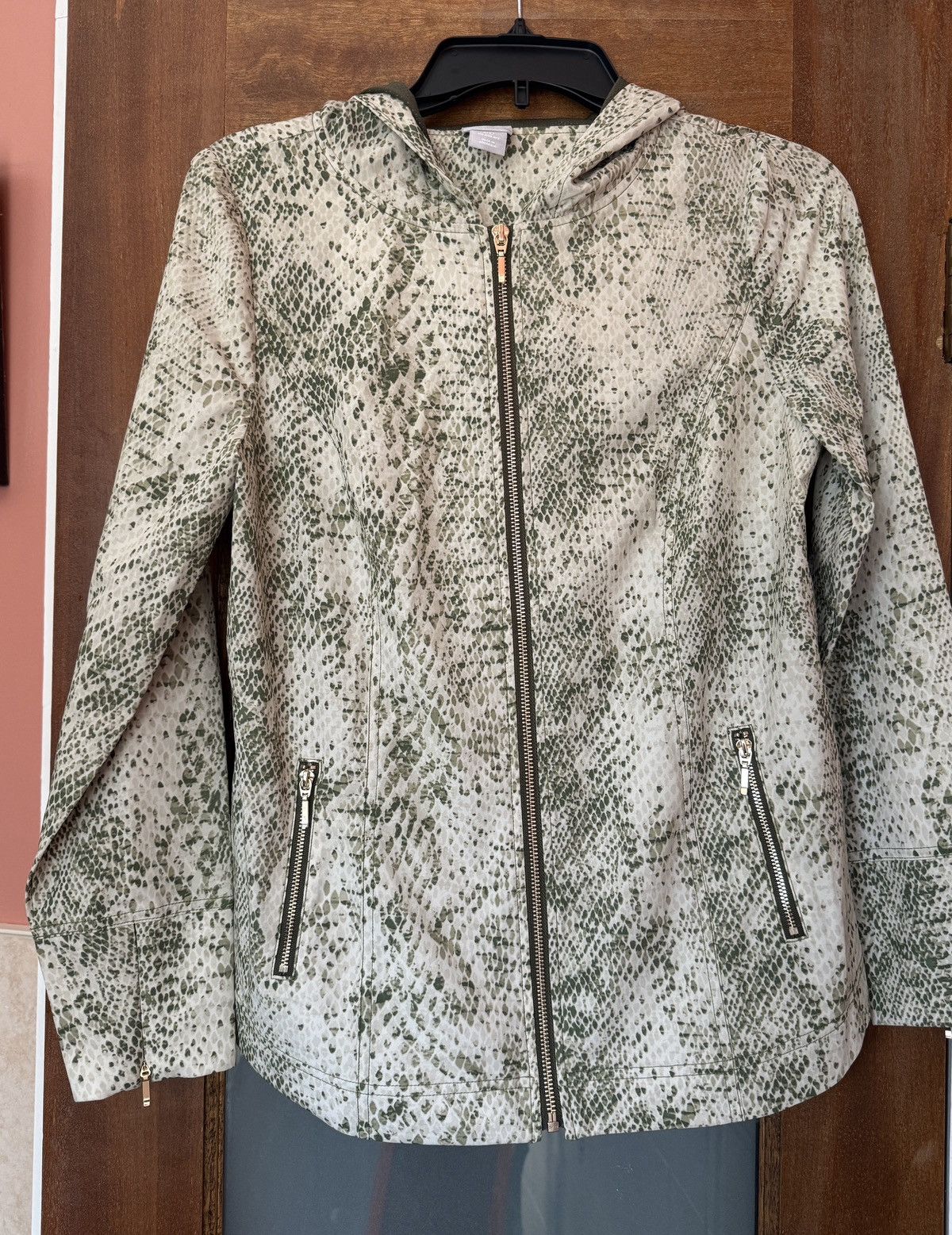 Chicos Chico’s Women Zenergy Zeema Olive Hooded Snakeskin Jacket Size XS / US 0-2 / IT 36-38 - 1 Thumbnail