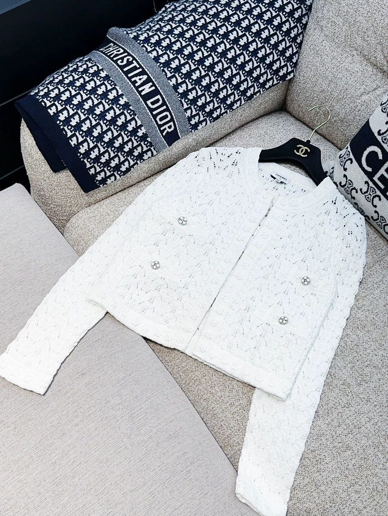 Chanel Chanel 24P Spring and Summer Series White Flower Button Kn Size XXS / US 00 / IT 34 - 2 Thumbnail