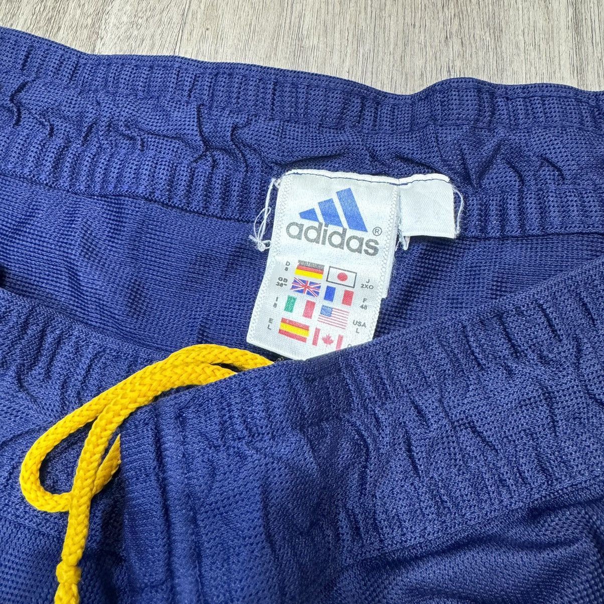 Adidas Spain 2000 home short Size US 32 / EU 48 - 4 Thumbnail