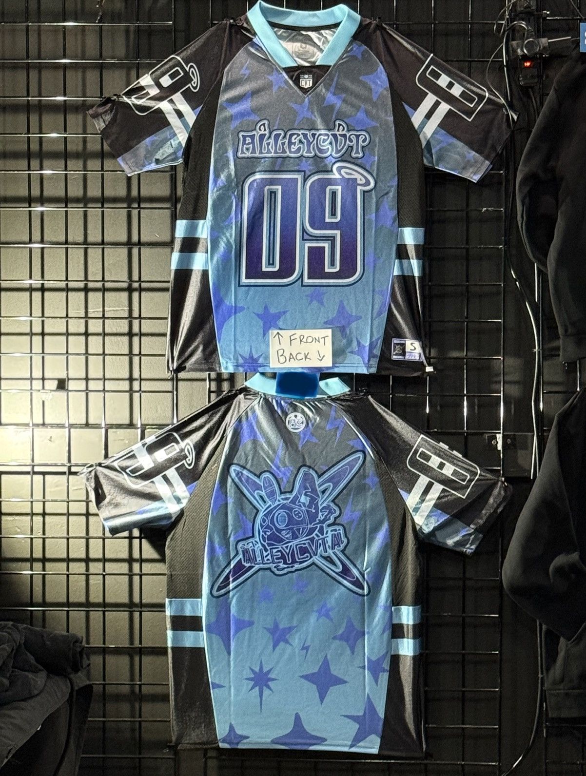 Other ALLEYCVT FOOTBALL JERSEY 9 LIVES TOUR *LARGE* Size US M / EU 48-50 / 2 - 1 Thumbnail