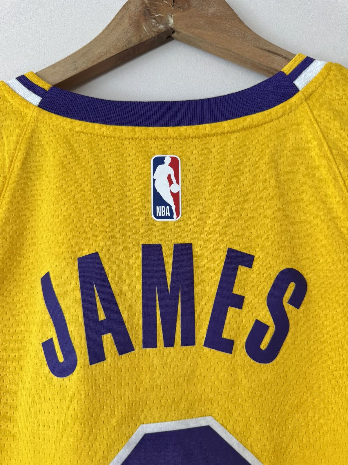 Nike James #6 Los Angeles Lakers Basketball Jersey NBA Shirt Kit Size US M / EU 48-50 / 2 - 10 Thumbnail