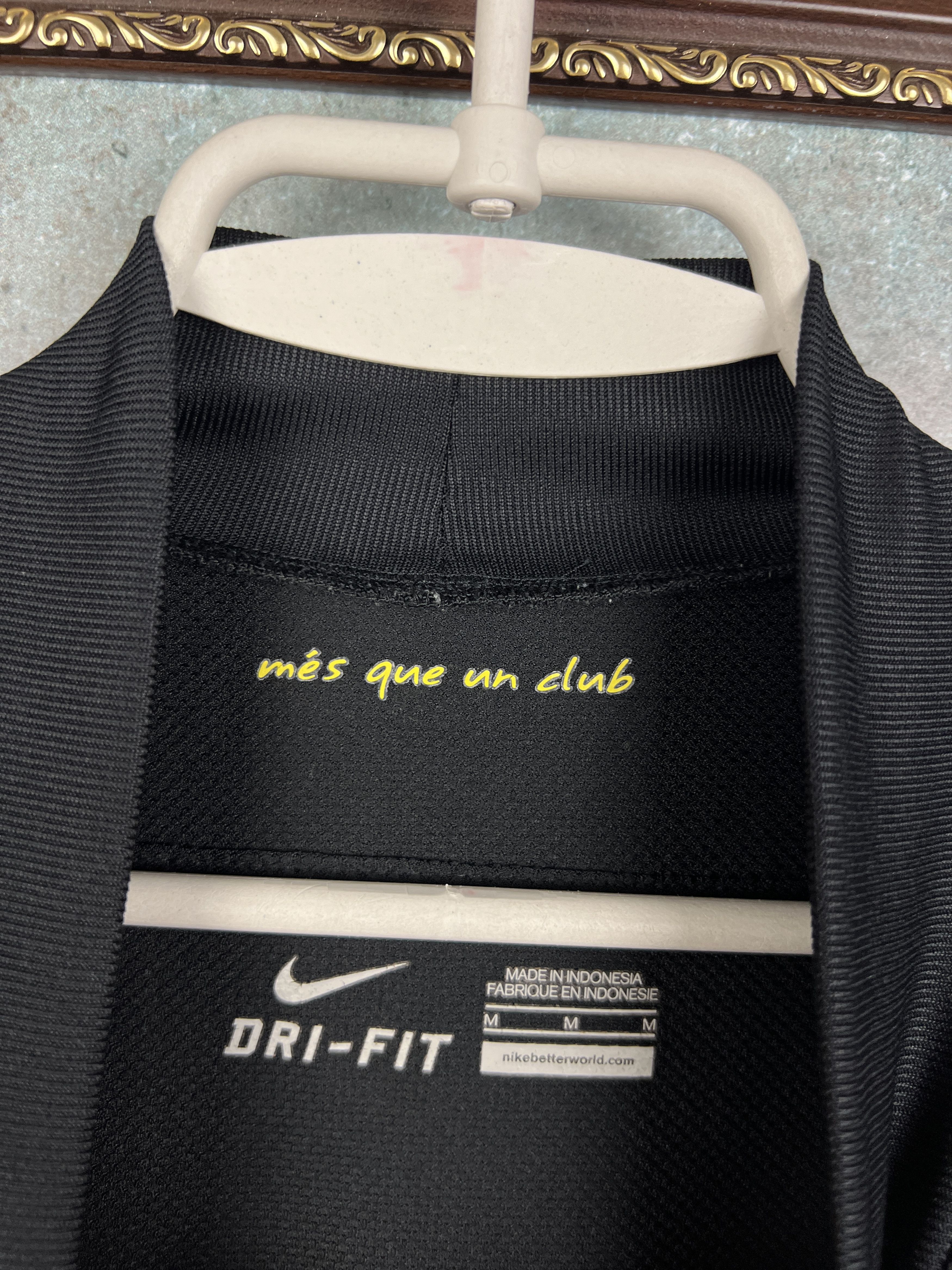 Nike Barcelona Goalkeeper football shirt Soccer Jersey Trikot Size US M / EU 48-50 / 2 - 8 Thumbnail