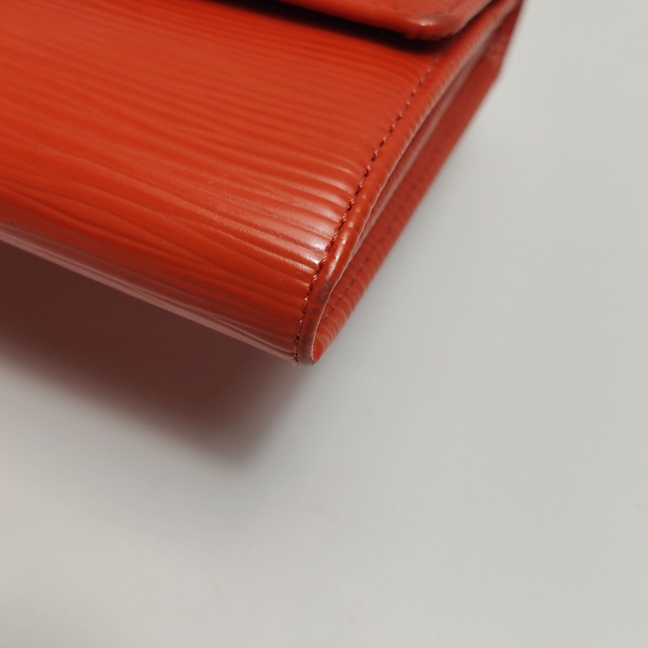 Louis Vuitton Louis Vuitton (LV) Cowhide Solid Color Water Ripple Wallet Size ONE SIZE - 4 Thumbnail