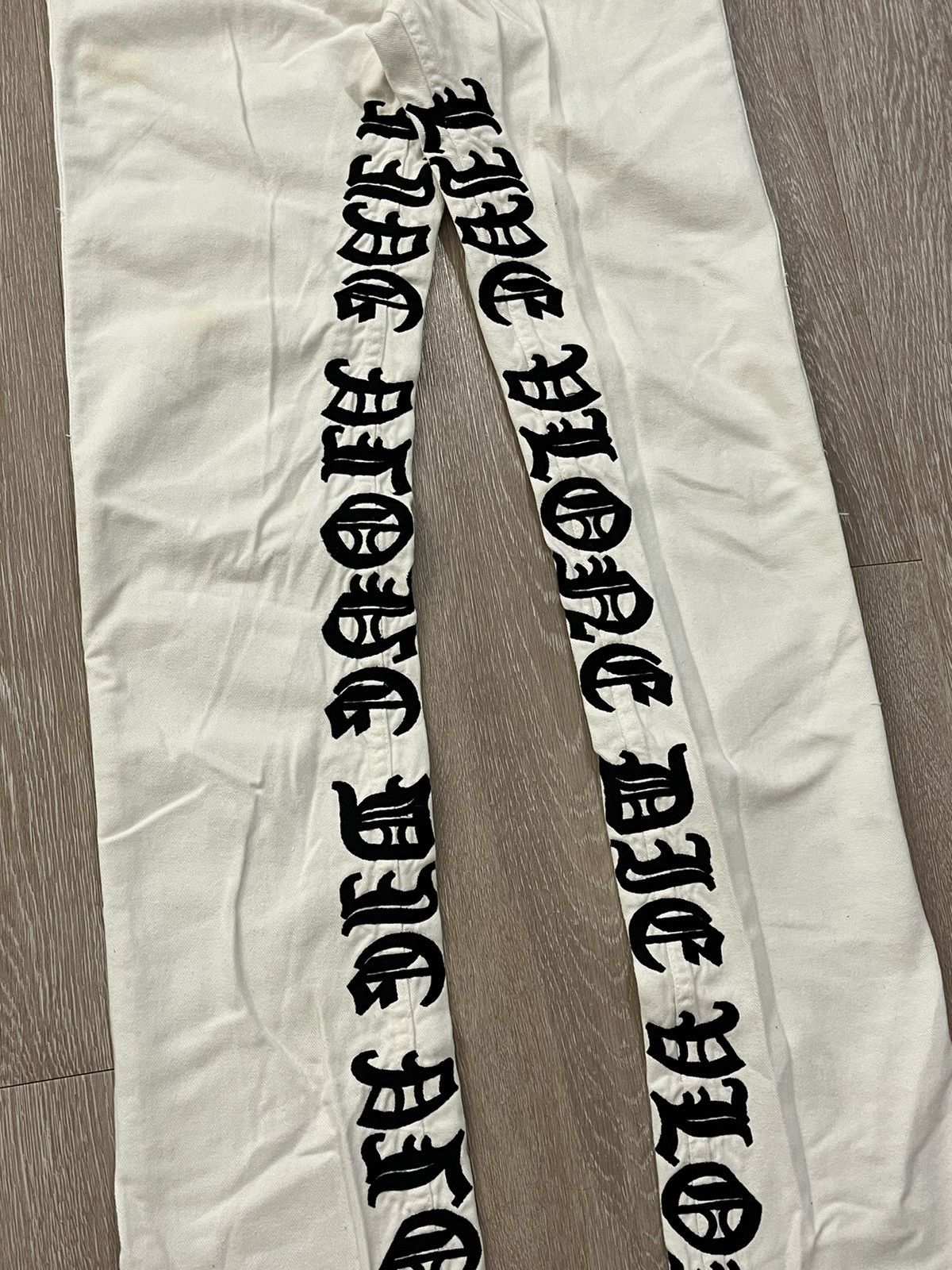 Vlone Vlone White Old English Denim Size US 32 / EU 48 - 3 Thumbnail
