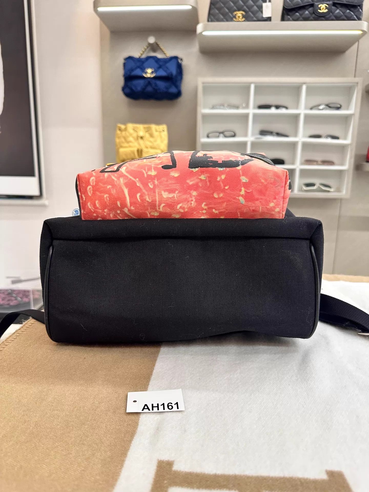Yves Saint Laurent YSL Graffiti Backpack 30x14x42 Like New AH161 Size ONE SIZE - 5 Thumbnail