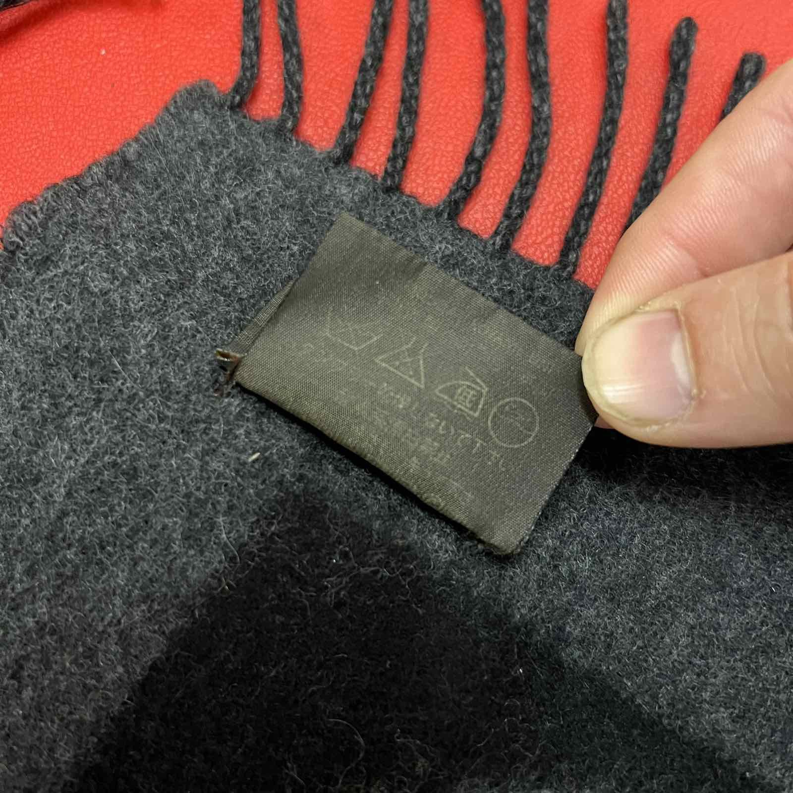Louis Vuitton LOUIS VUITTON SCARF MONOGRAM WOOL BLACK LOGO Size ONE SIZE - 4 Thumbnail