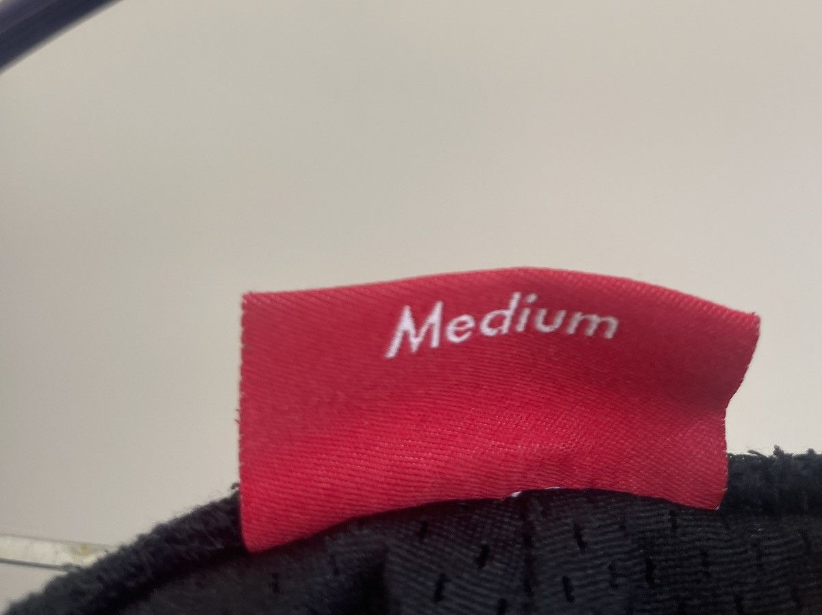 Supreme Short Supreme Size US 30 / EU 46 - 12 Thumbnail