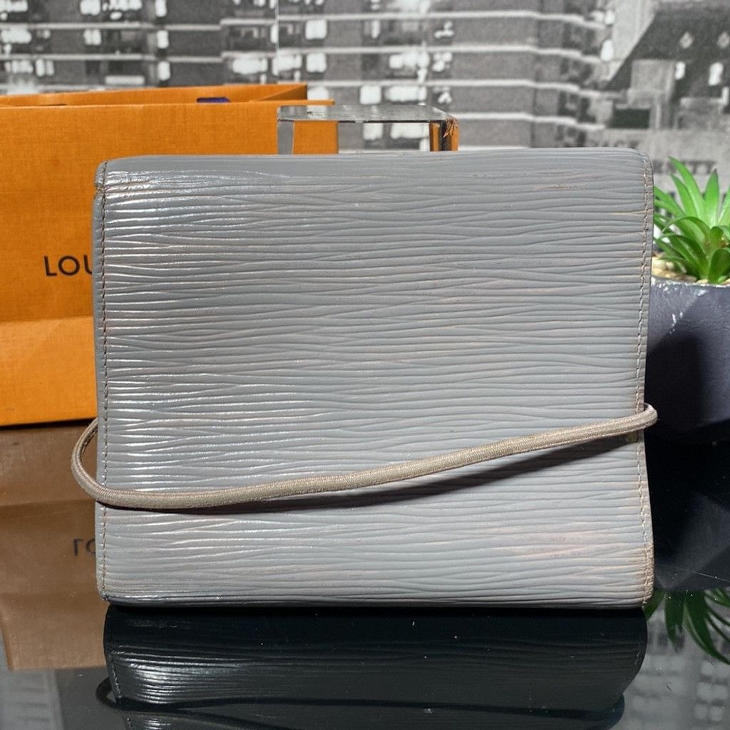 Louis Vuitton Authentic Louis Vuitton Epi Wallet Size ONE SIZE - 5 Thumbnail