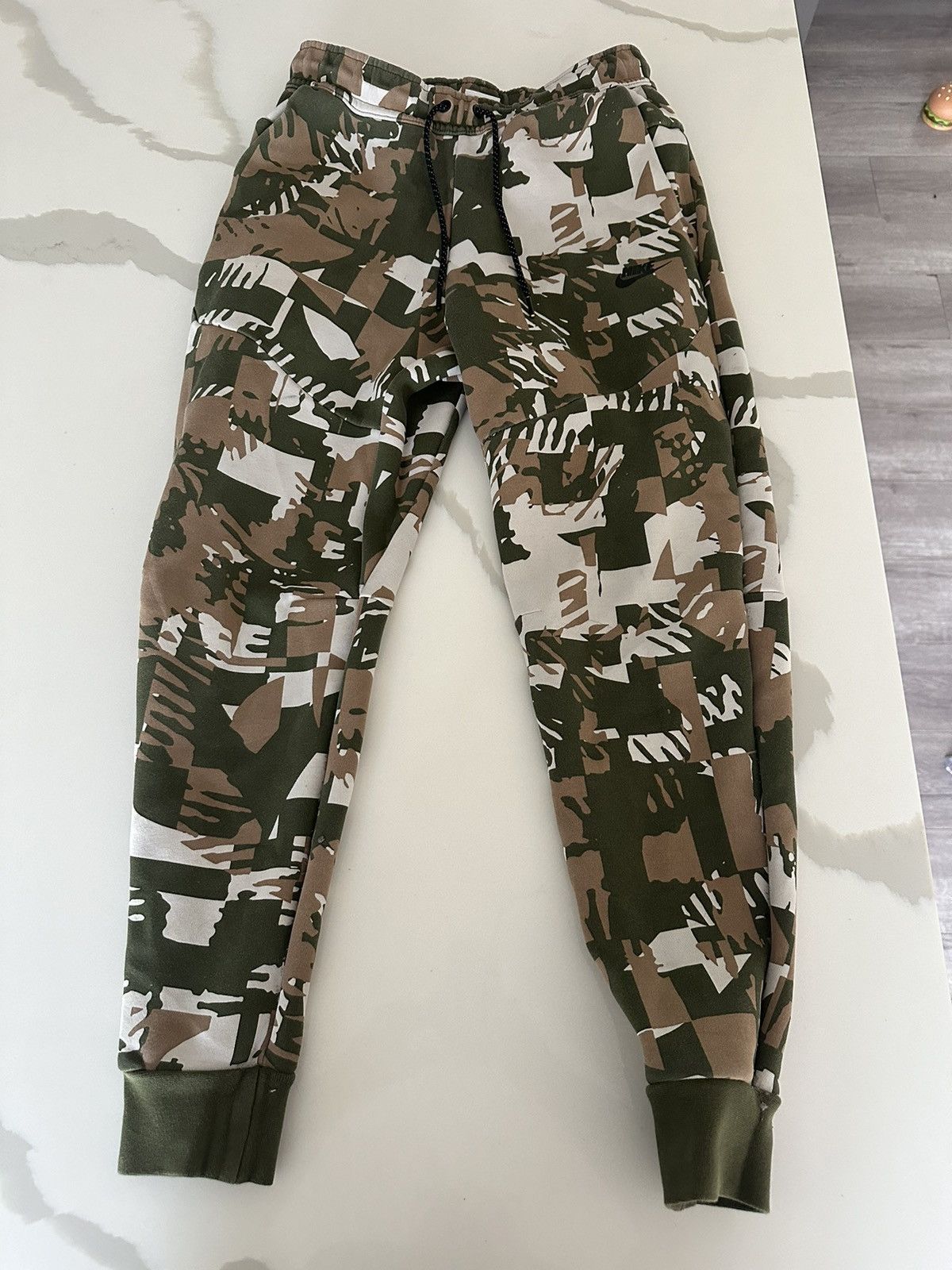 Nike Nike tech camo sweats Size US 29 - 1 Thumbnail