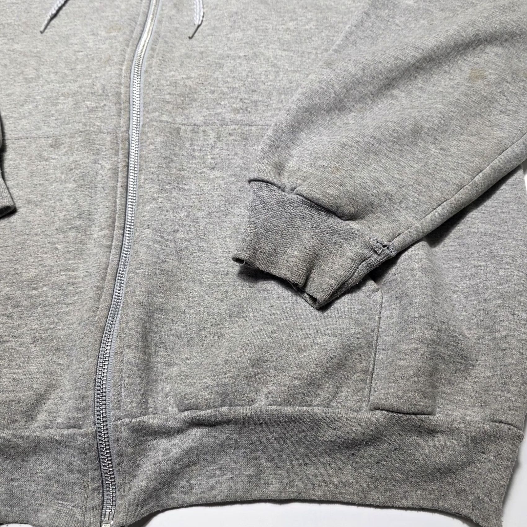 Disney VINTAGE Disney Hoodie Men’s Large Gray Sweatshirt Zip Walt Disney World 2011 Distressed Size US L / EU 52-54 / 3 - 5 Thumbnail