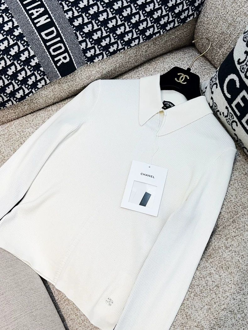 Chanel Chanel Ski series white 38 yards polo collar back double C Size XS / US 0-2 / IT 36-38 - 2 Thumbnail