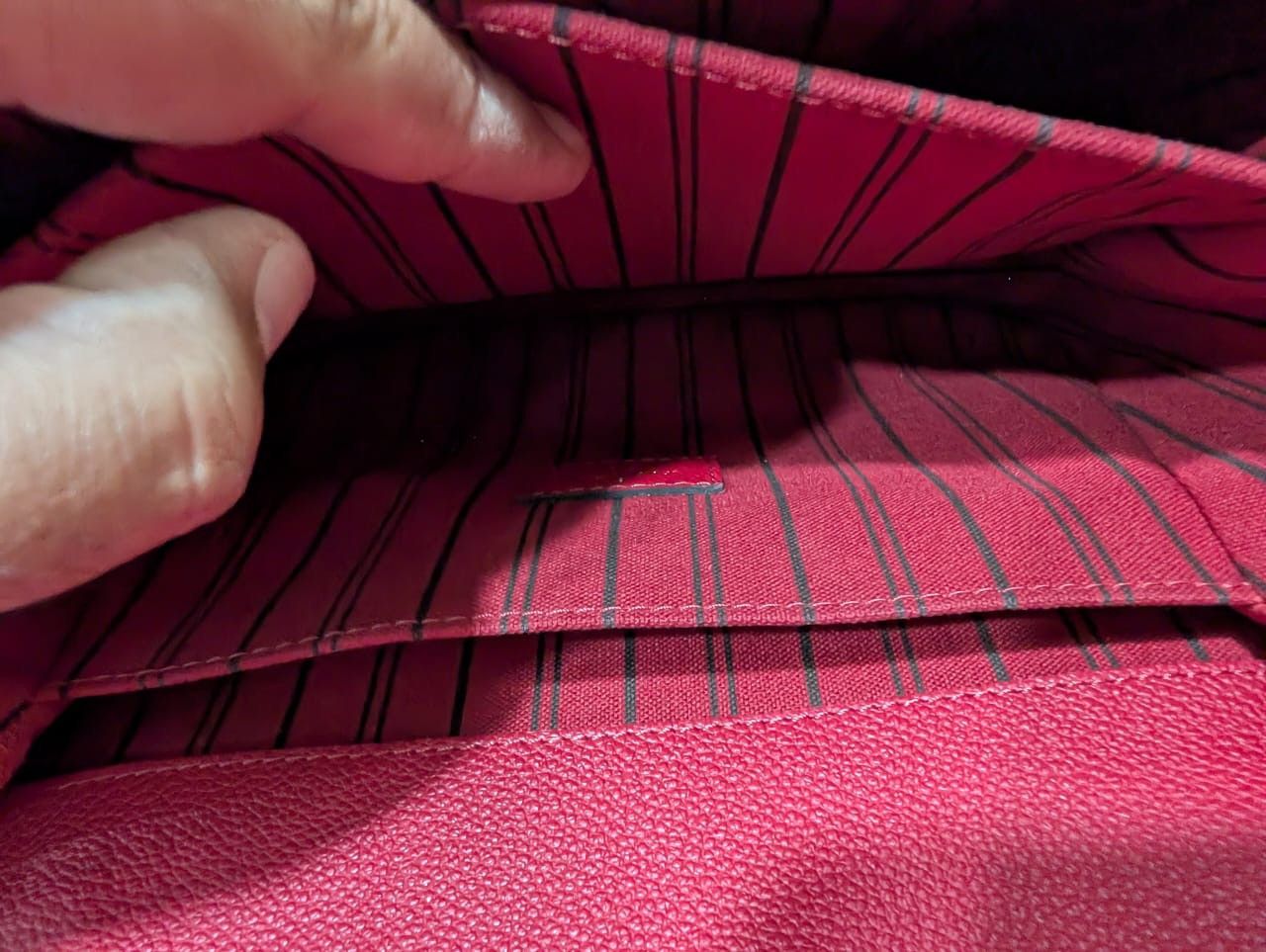 Louis Vuitton Louis Vuitton Red Monogram Empreinte Pochette Metis Size ONE SIZE - 9 Thumbnail
