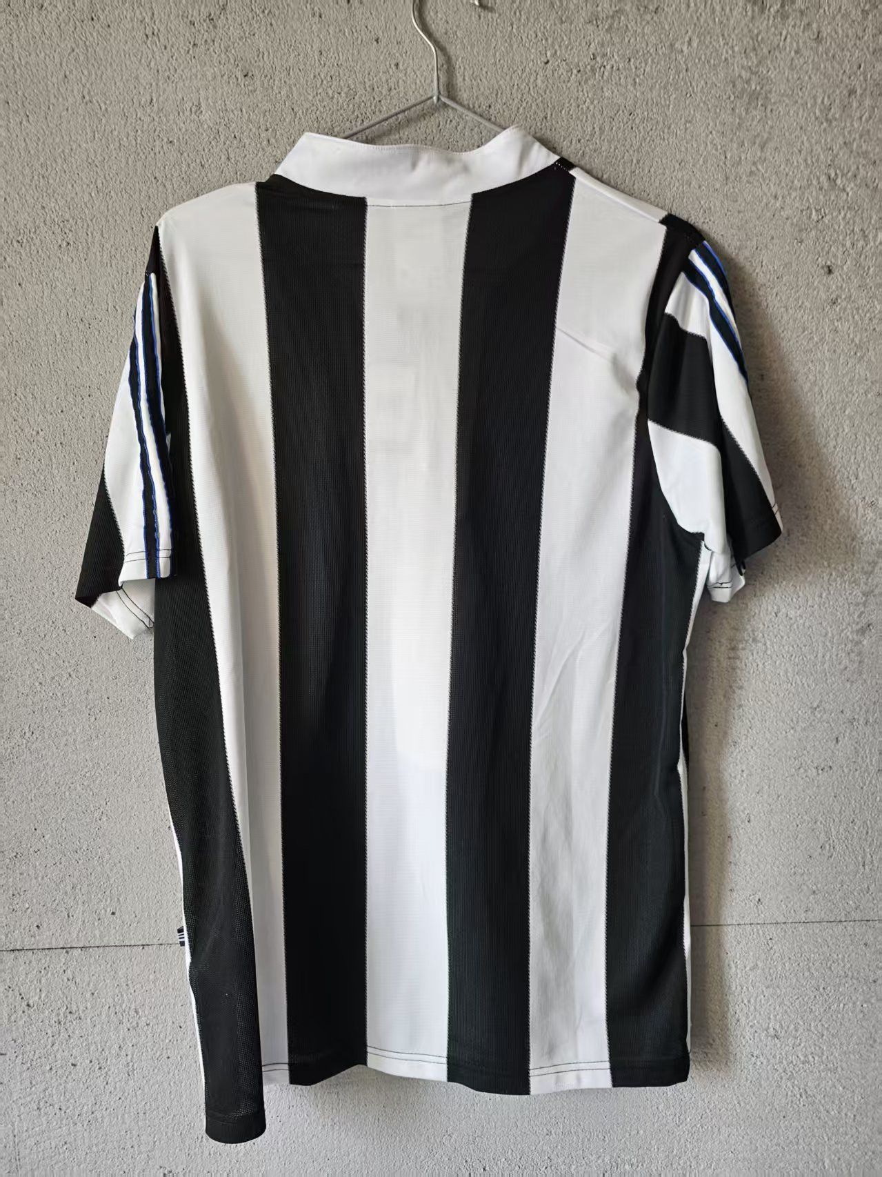 Other 1995-97 Newcastle Jersey Home Size US XL / EU 56 / 4 - 4 Thumbnail