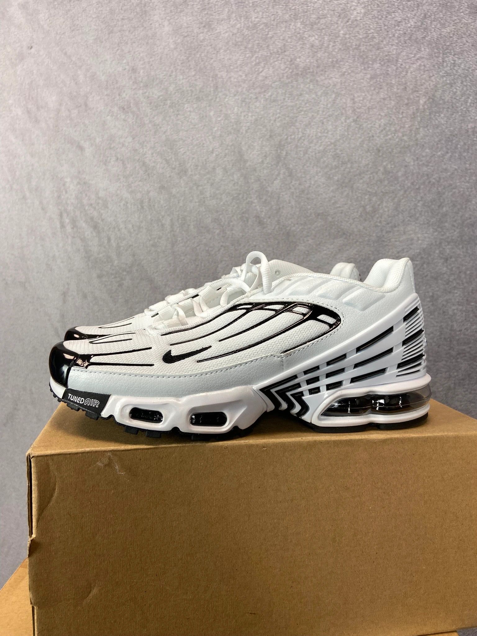 Nike Nike TN Air Max Plus White Sneakers Size 40 Size US 7 / EU 40 - 2 Thumbnail