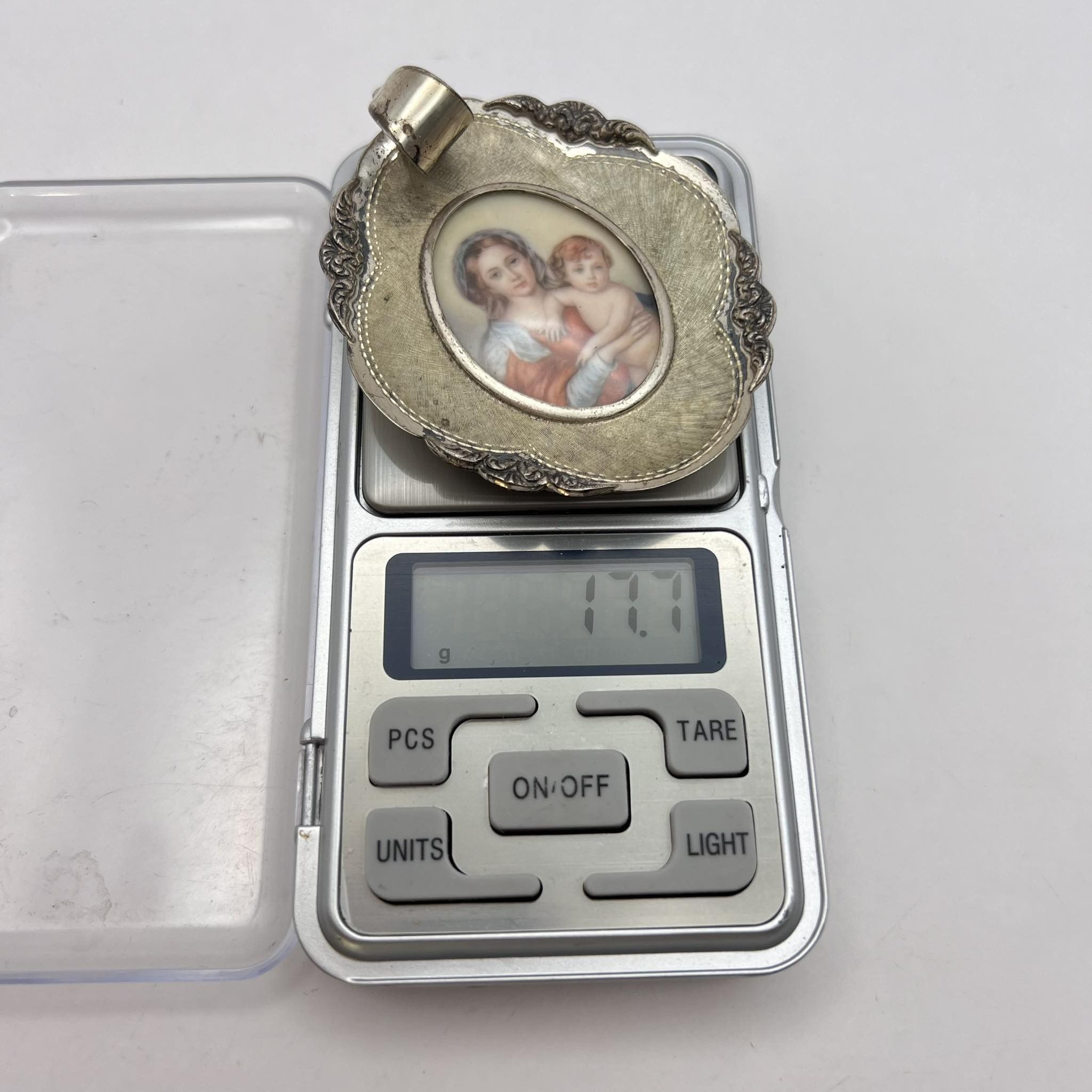 Vintage Vintage Gilt Silver 925 Pendant Virgin Mary Marked Italy Size ONE SIZE - 4 Thumbnail