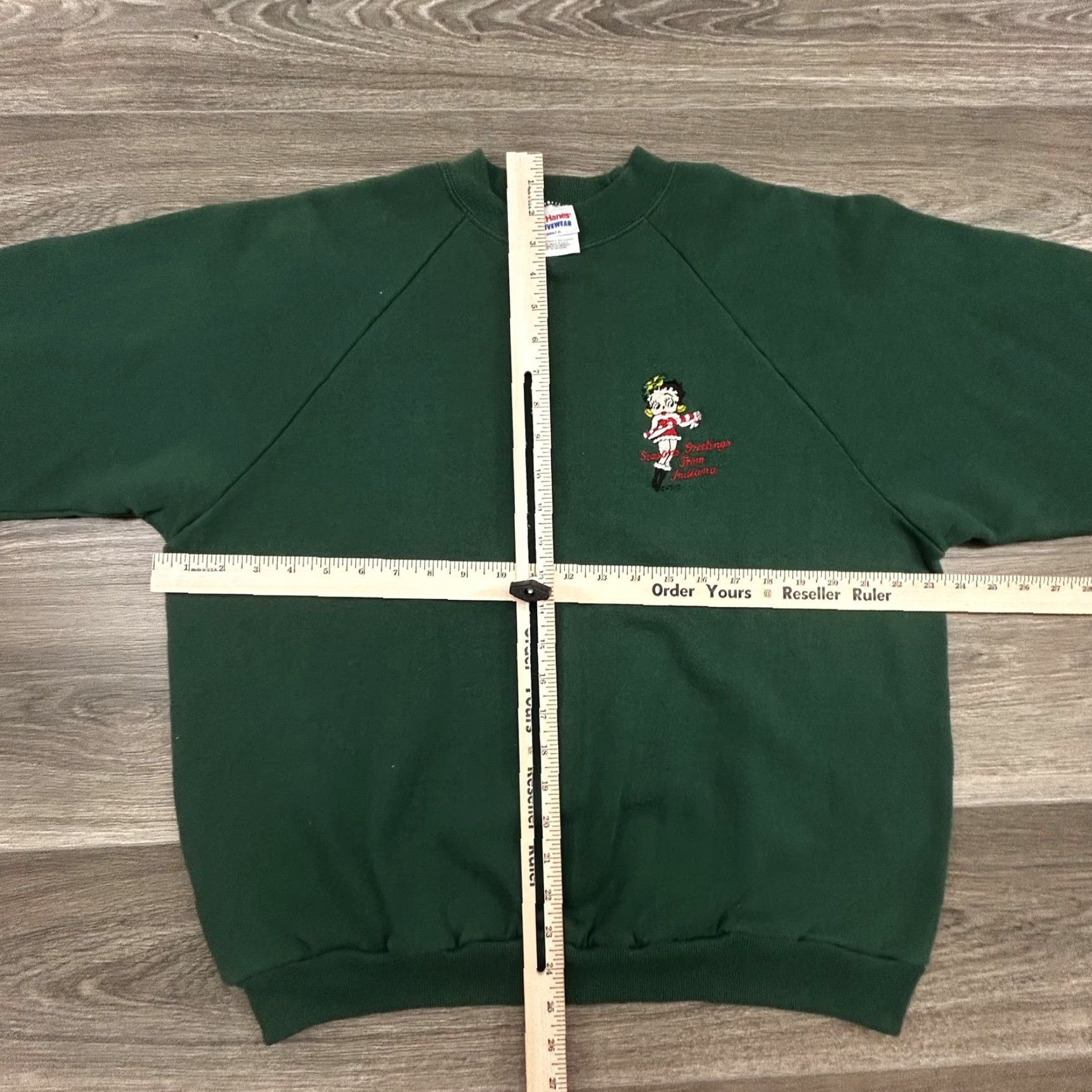 Hanes VINTAGE Hanes Christmas Betty Boop Sweatshirt Mens XL Green Raglan Crew Neck Pullover Graphic Print 90s Hanes Activewear Size US XL / EU 56 / 4 - 7 Thumbnail