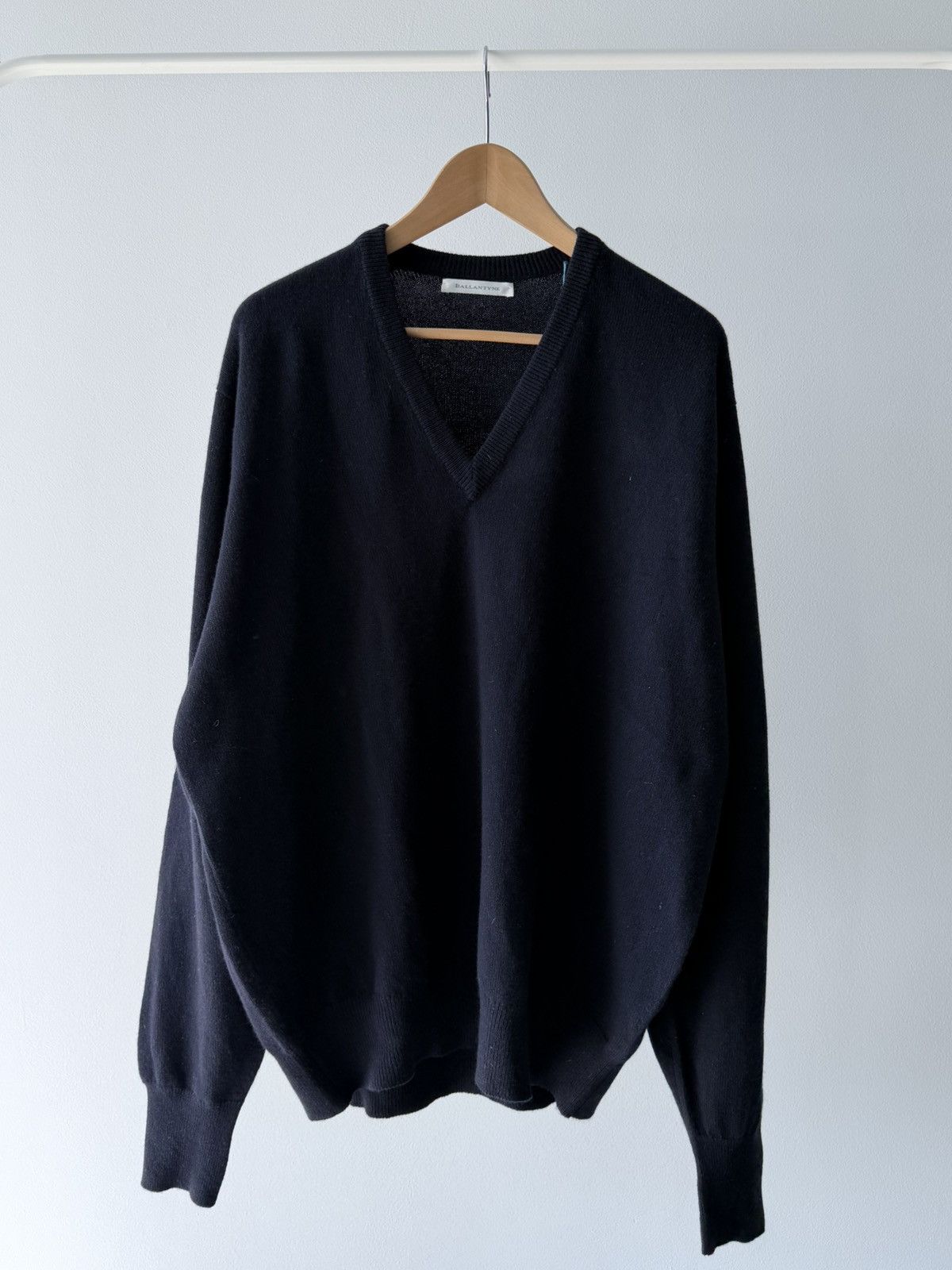 Ballantyne NWT Ballantyne Navy Blue Cashmere Sweater Size US L / EU 52-54 / 3 - 2 Thumbnail