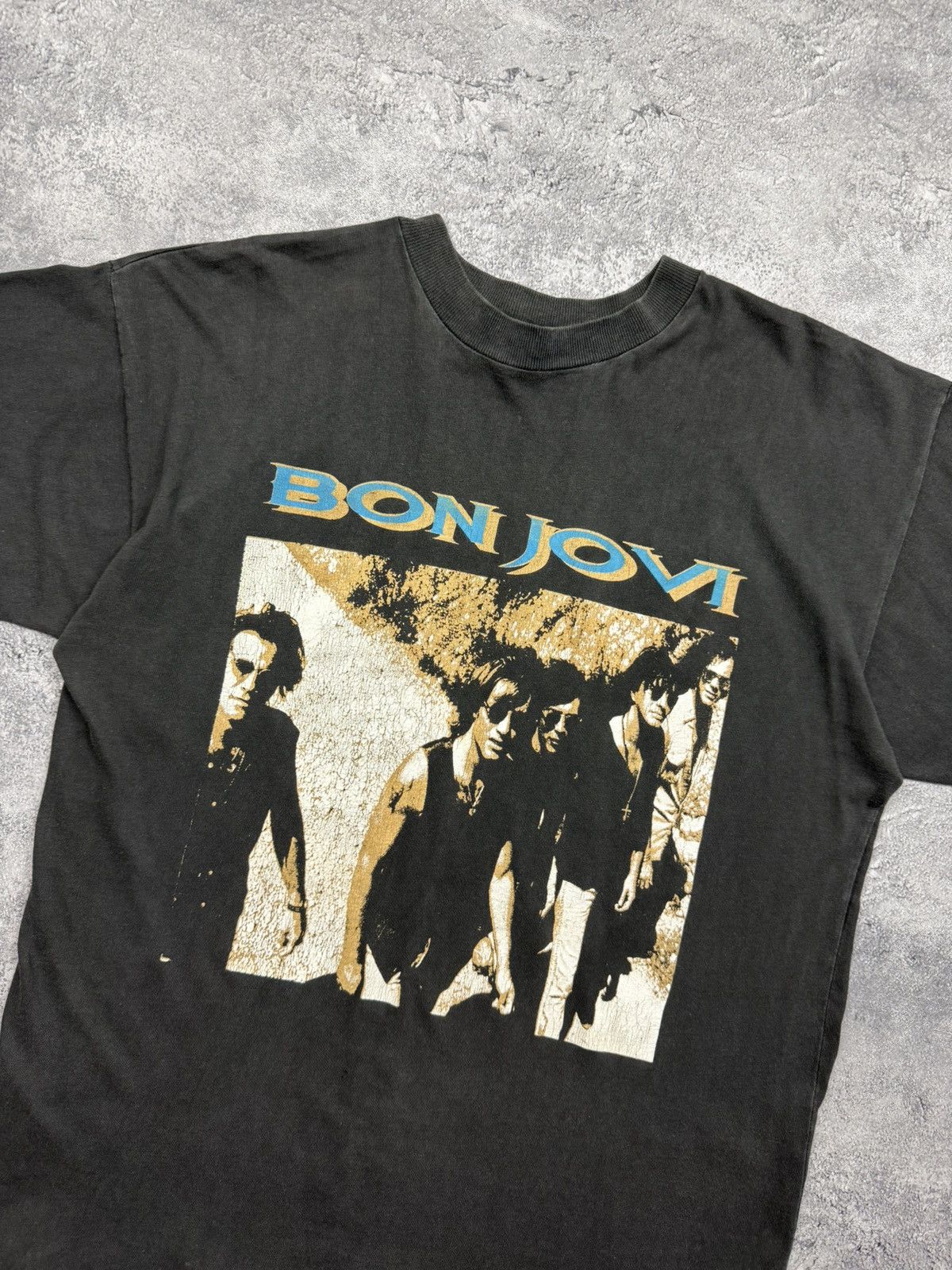 Bon Jovi Vintage 90s Bon Jovi Keep The Faith T-Shirt Faded Band Tee Size US L / EU 52-54 / 3 - 8 Thumbnail